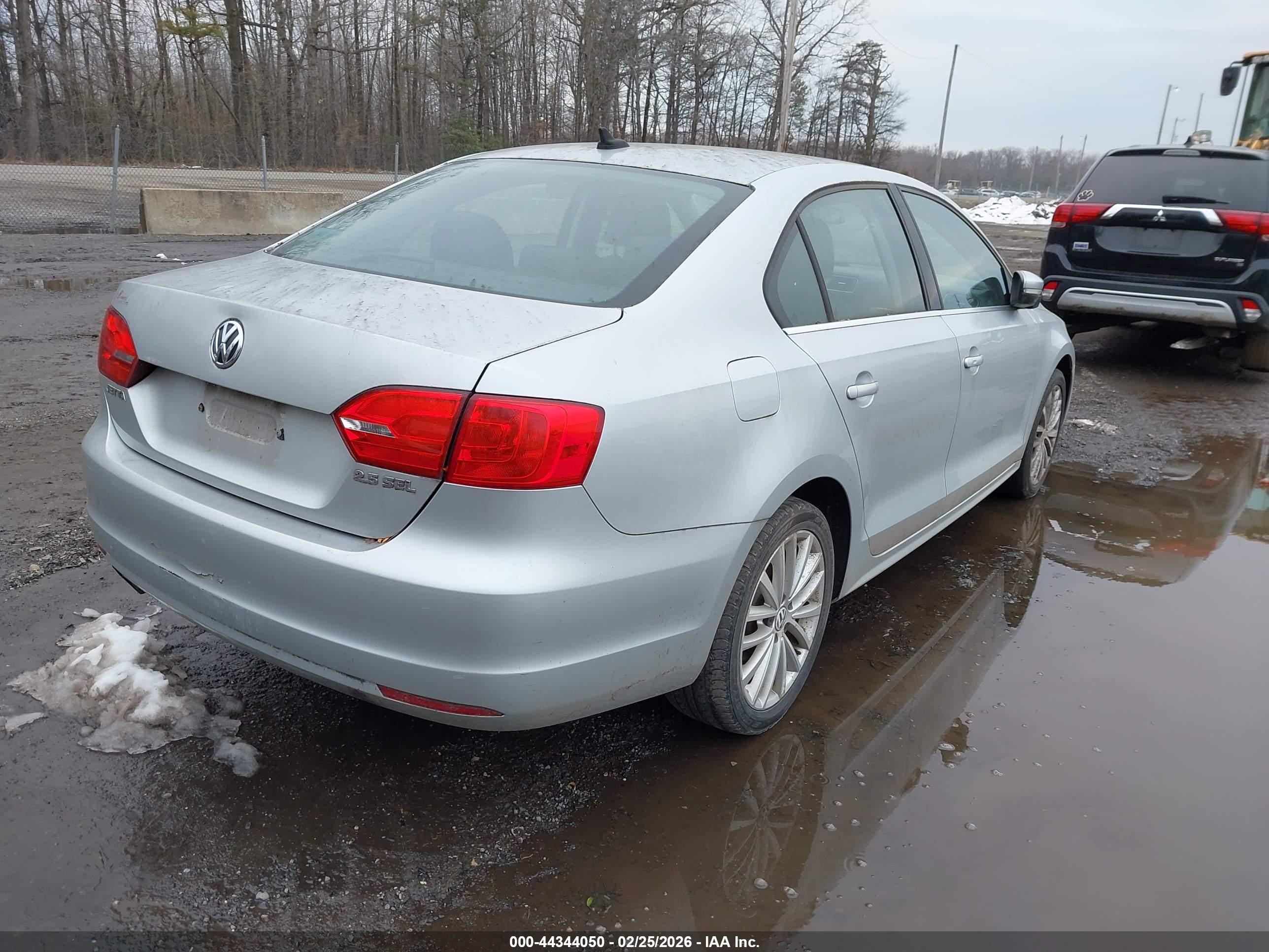VOLKSWAGEN JETTA image 4