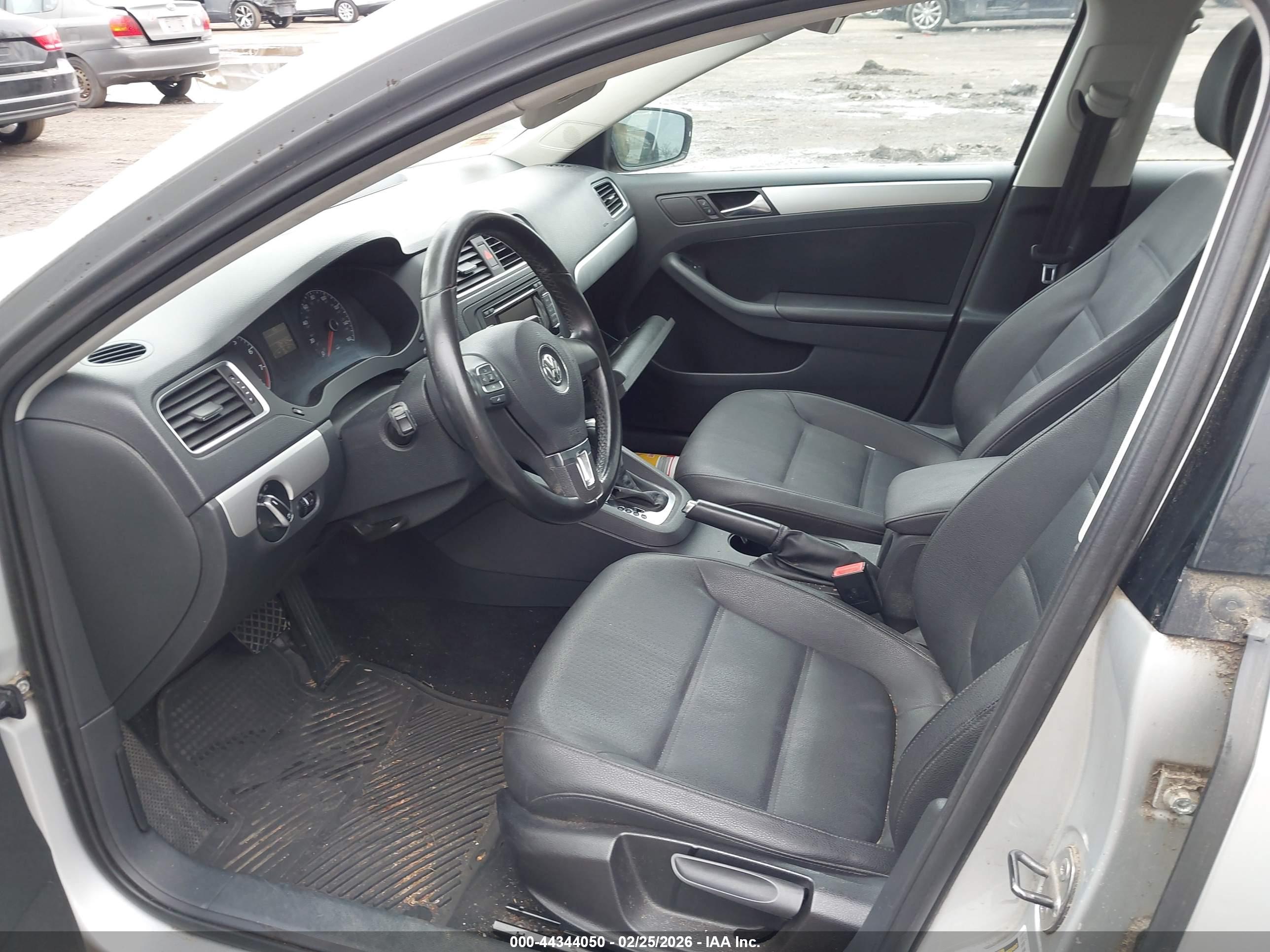 VOLKSWAGEN JETTA image 5