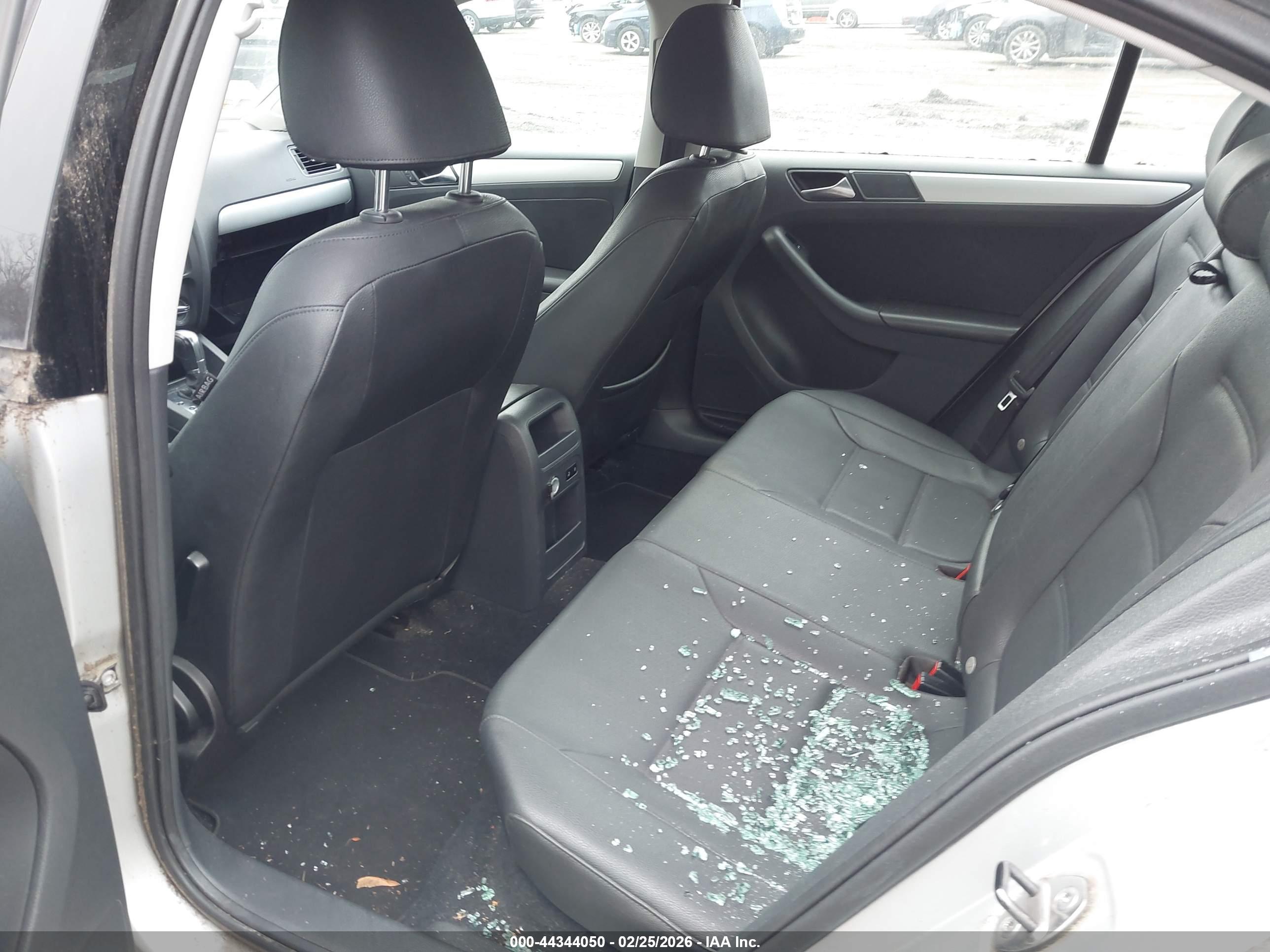 VOLKSWAGEN JETTA image 8