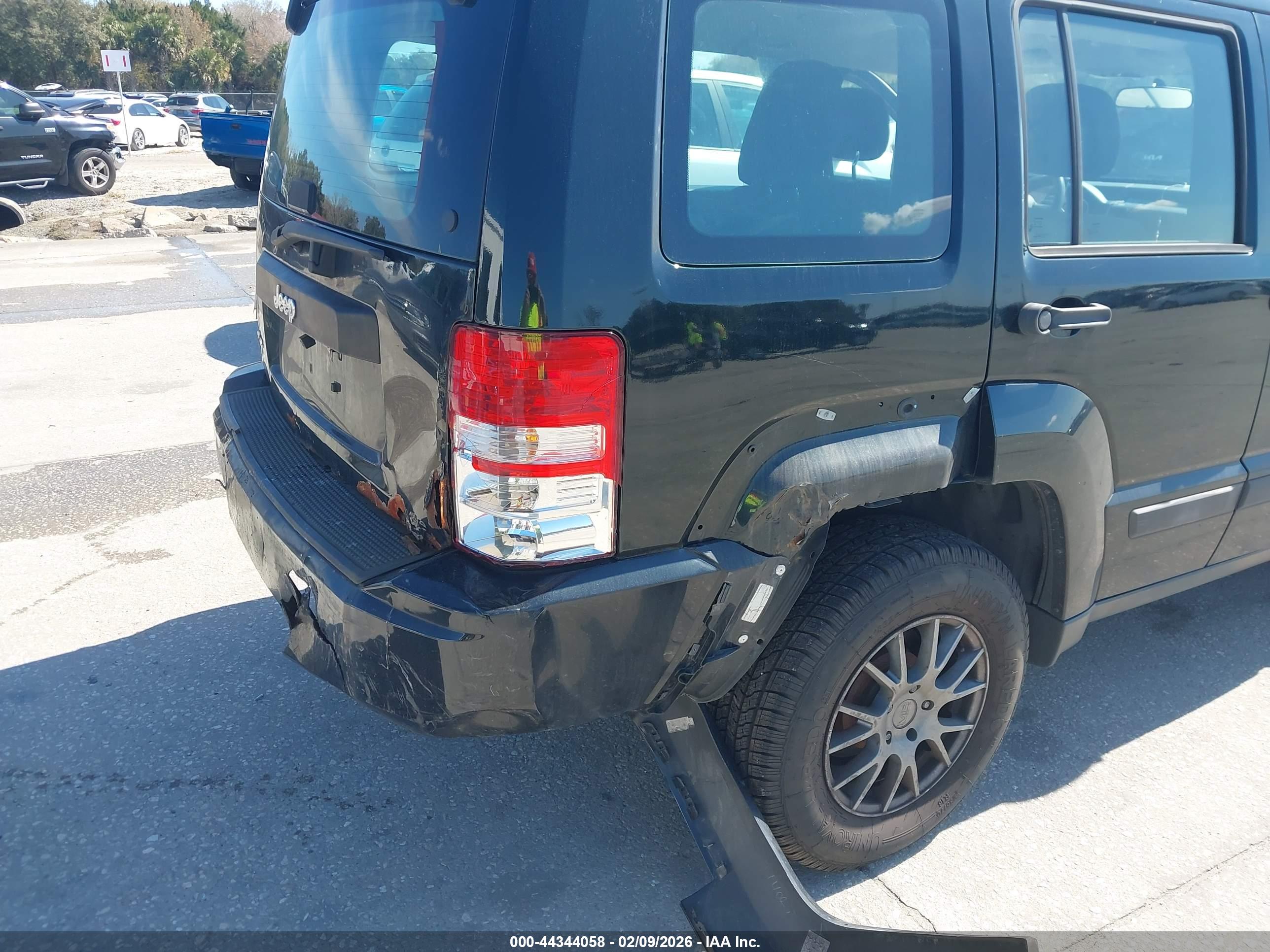 JEEP LIBERTY image 6