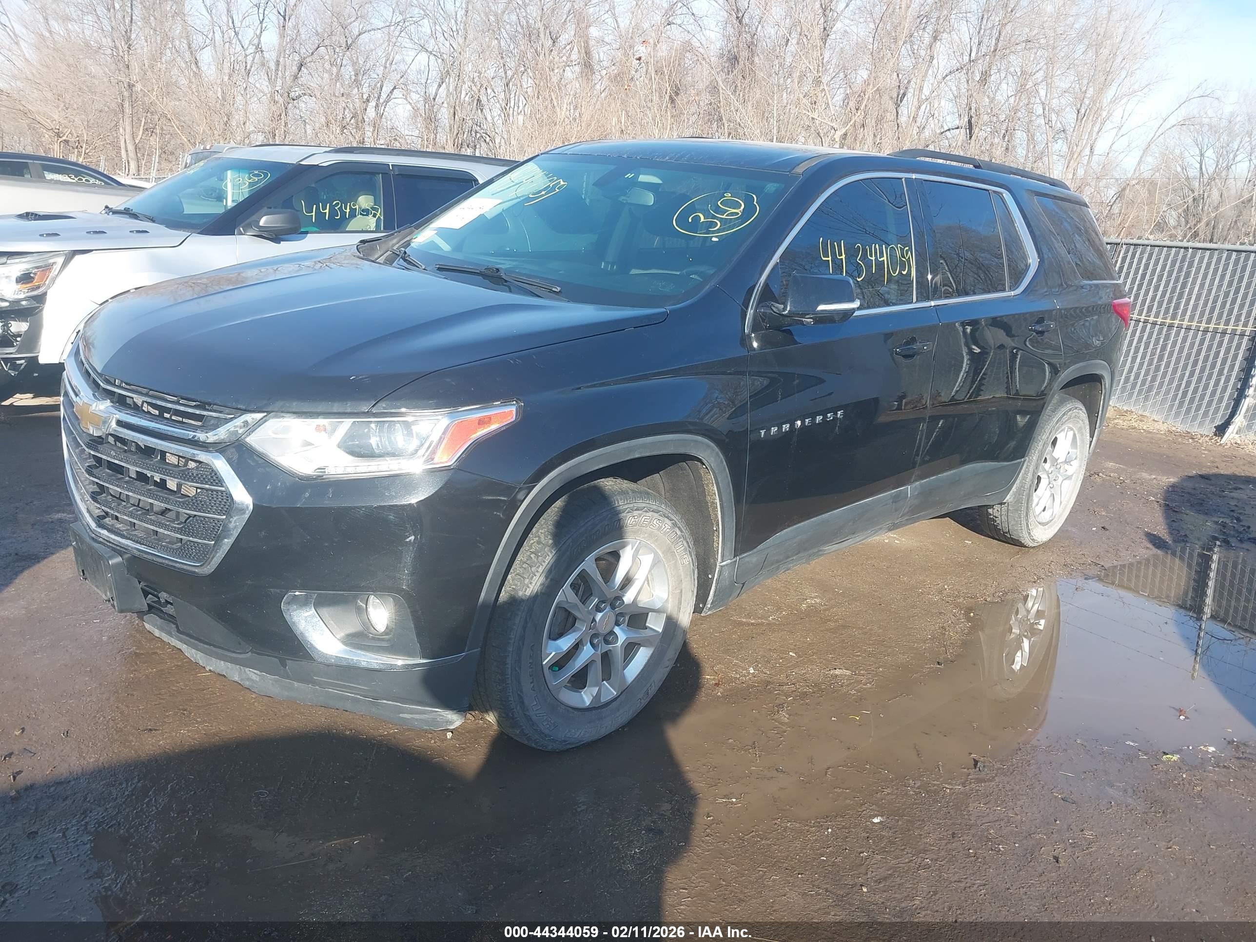 CHEVROLET TRAVERSE image 2