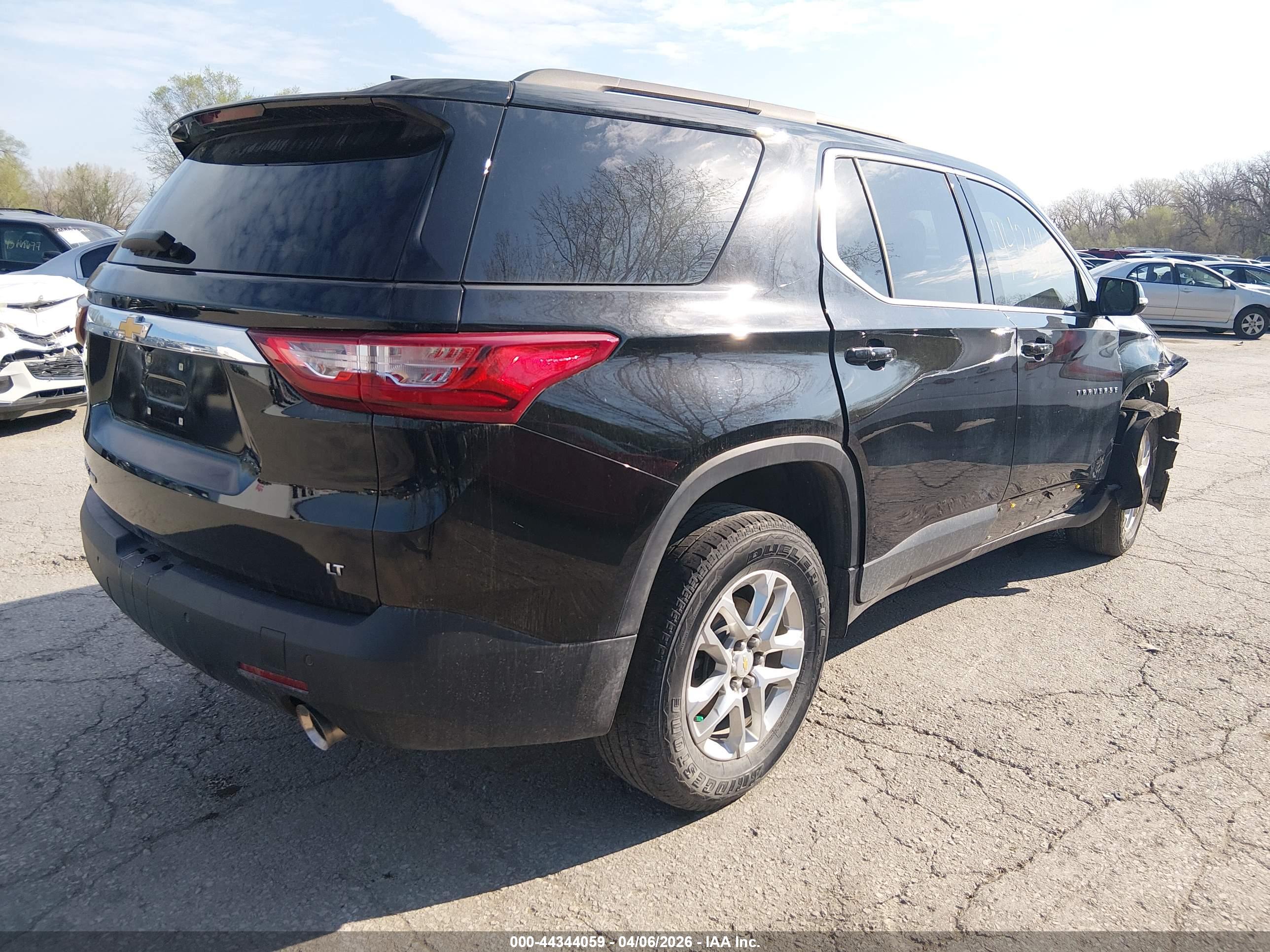 CHEVROLET TRAVERSE image 4