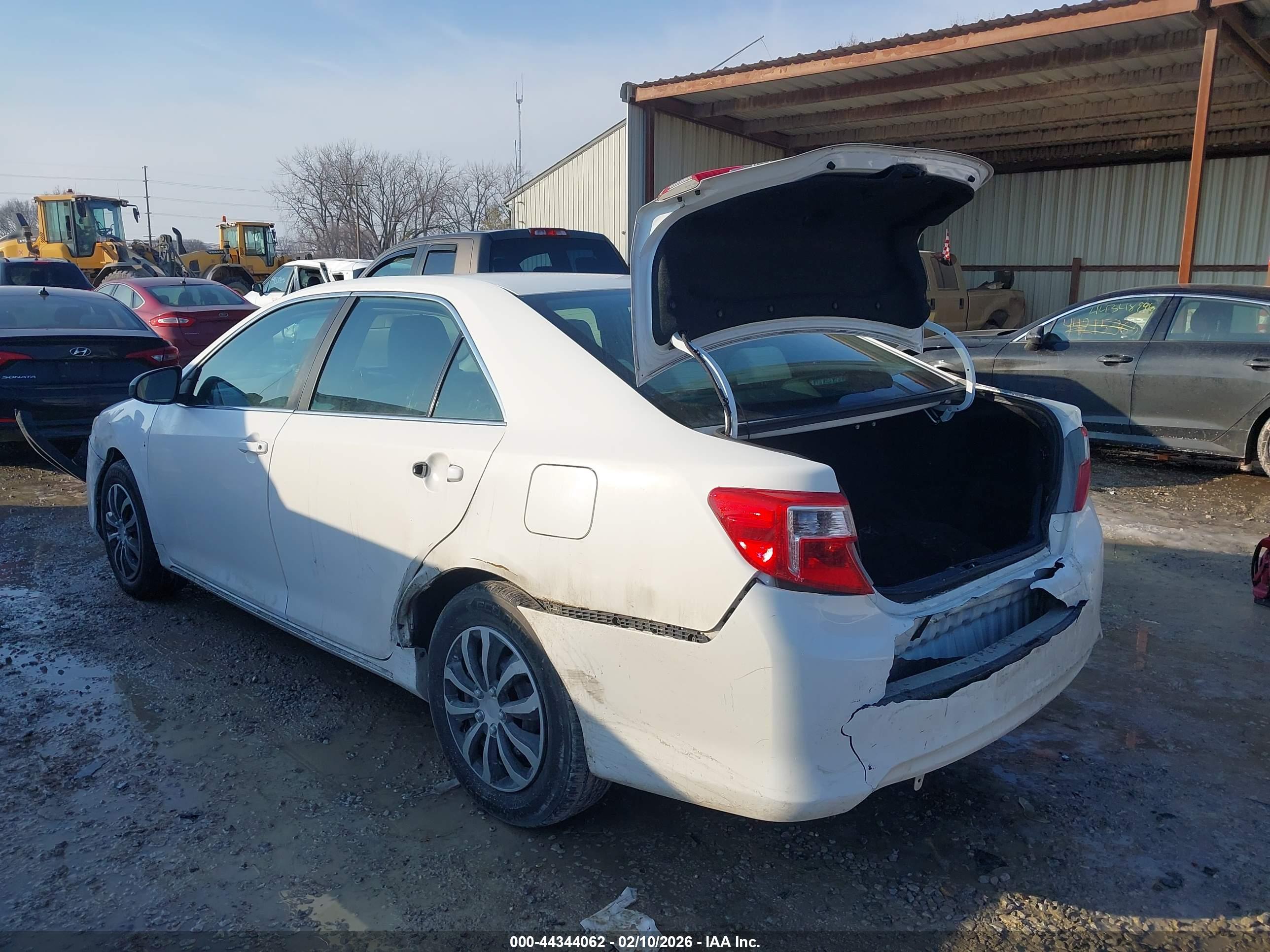 TOYOTA CAMRY image 3