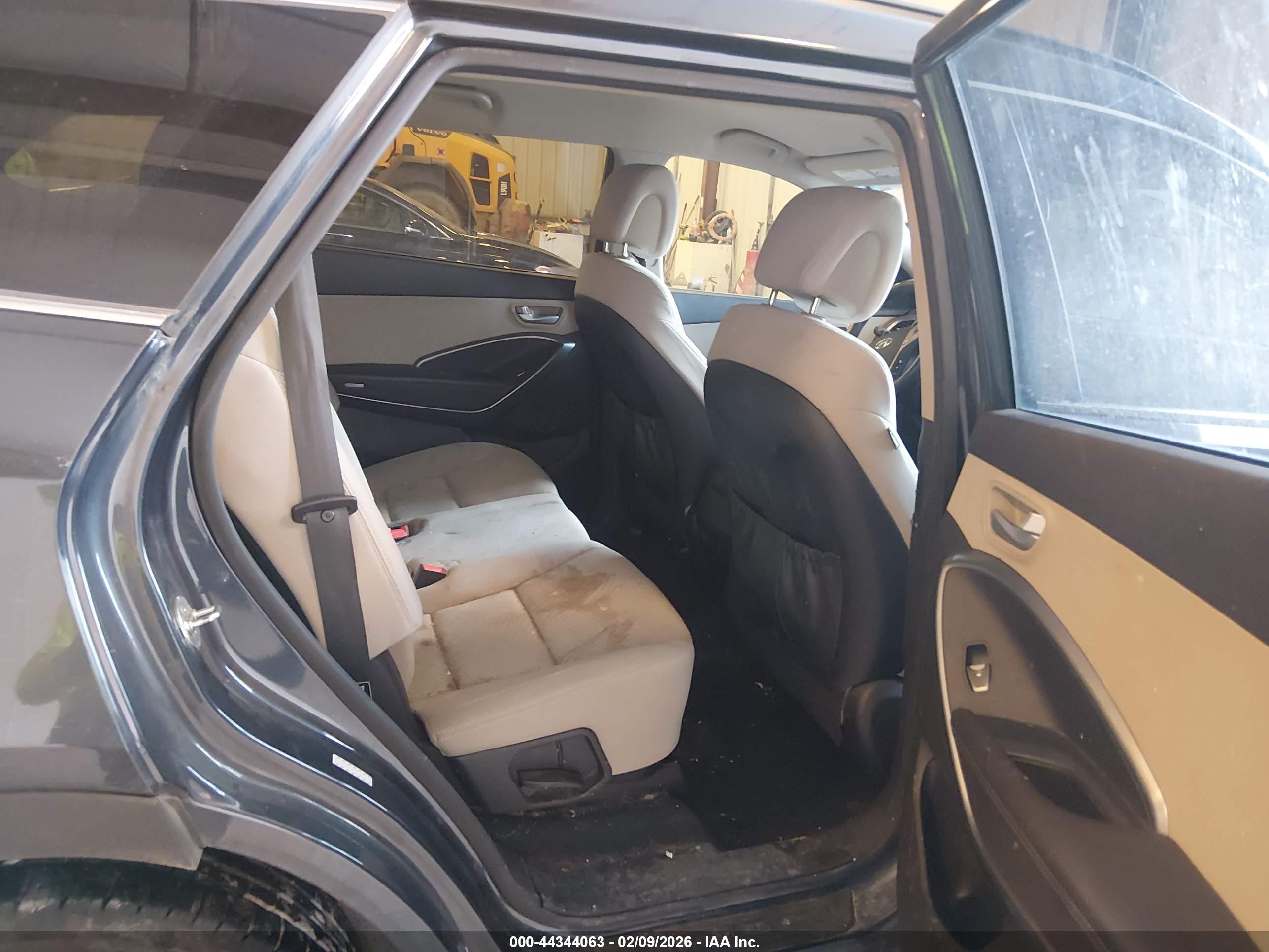 HYUNDAI SANTA image 8