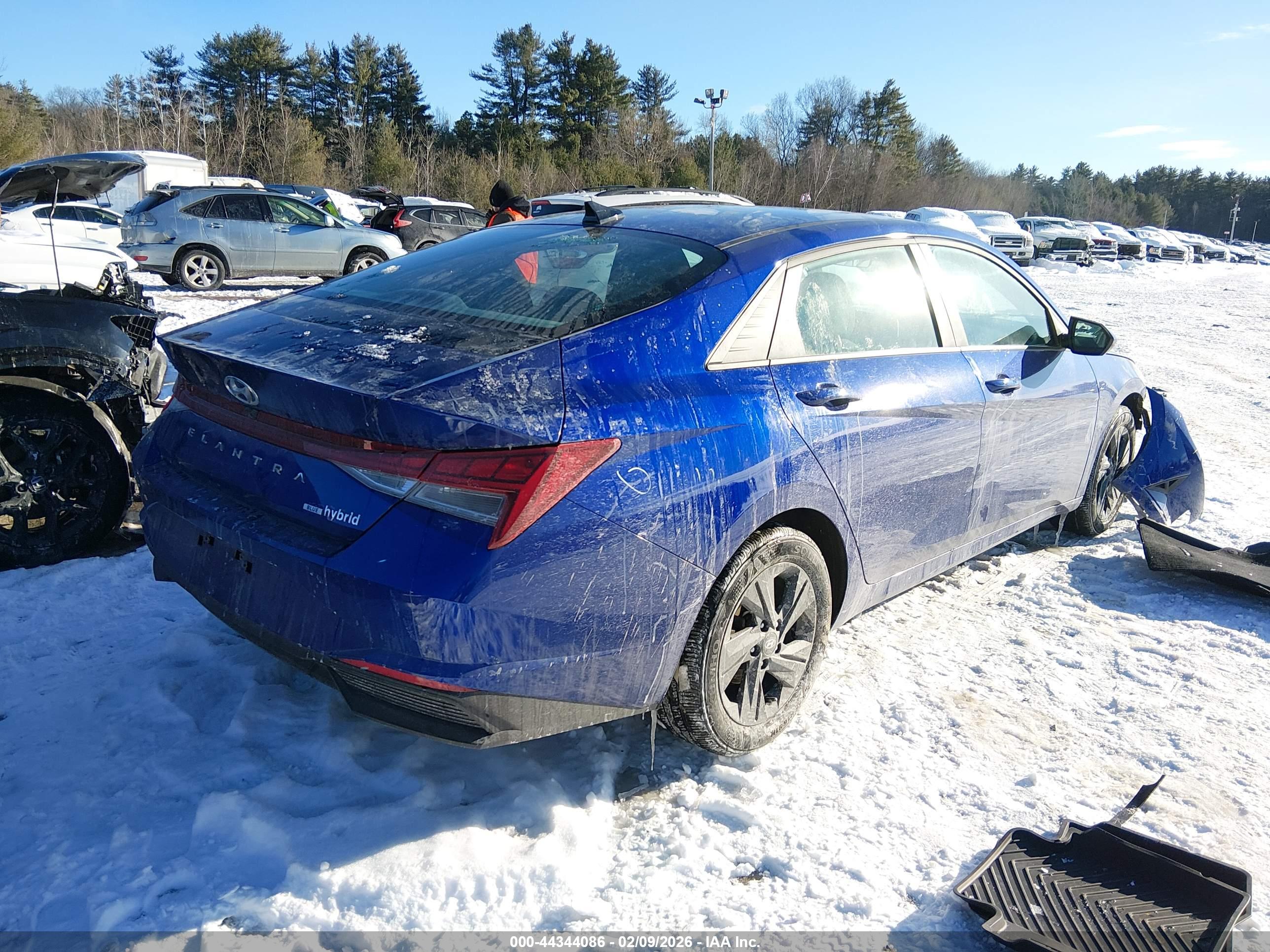 HYUNDAI ELANTRA image 4
