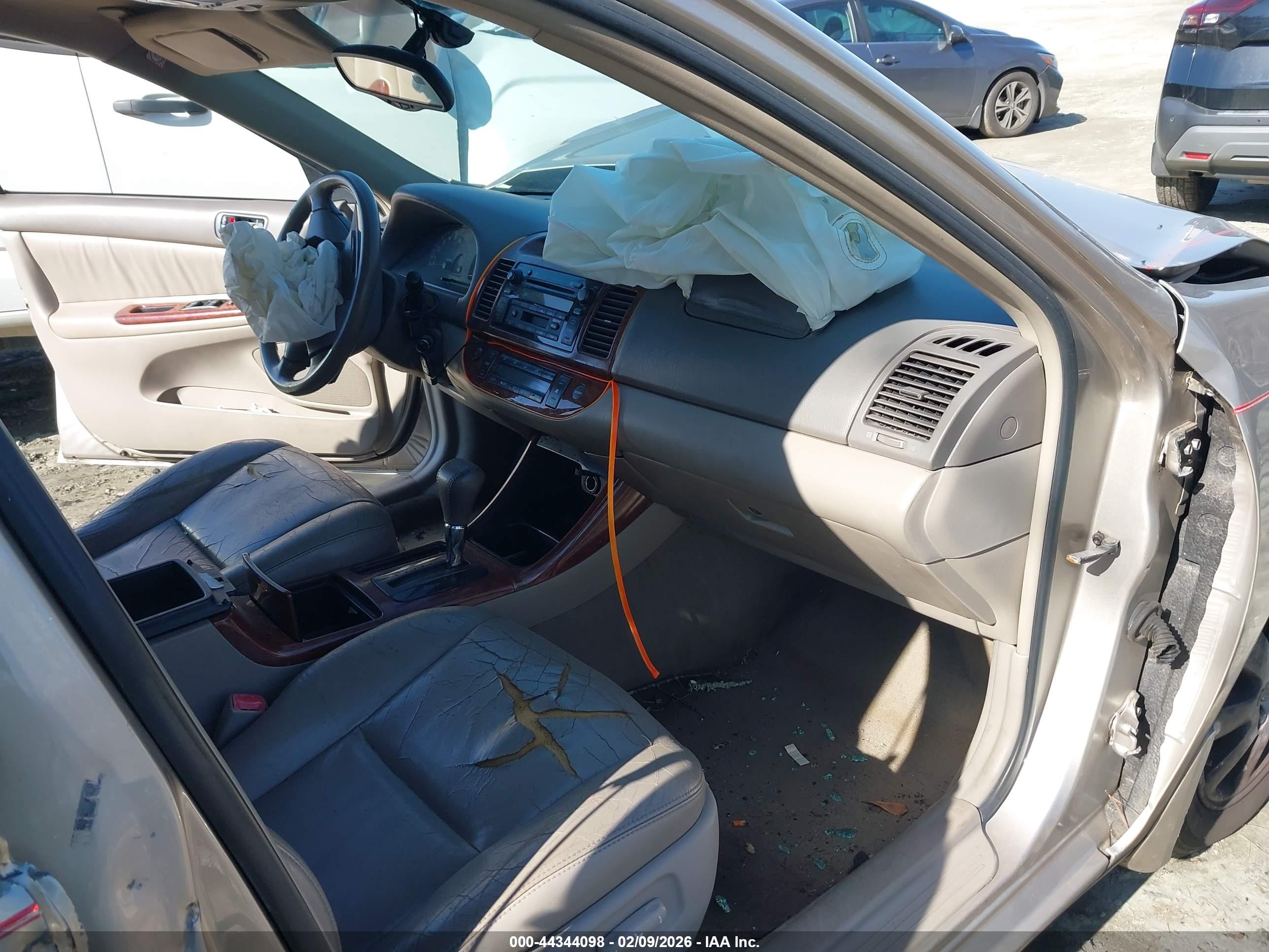 TOYOTA CAMRY image 5