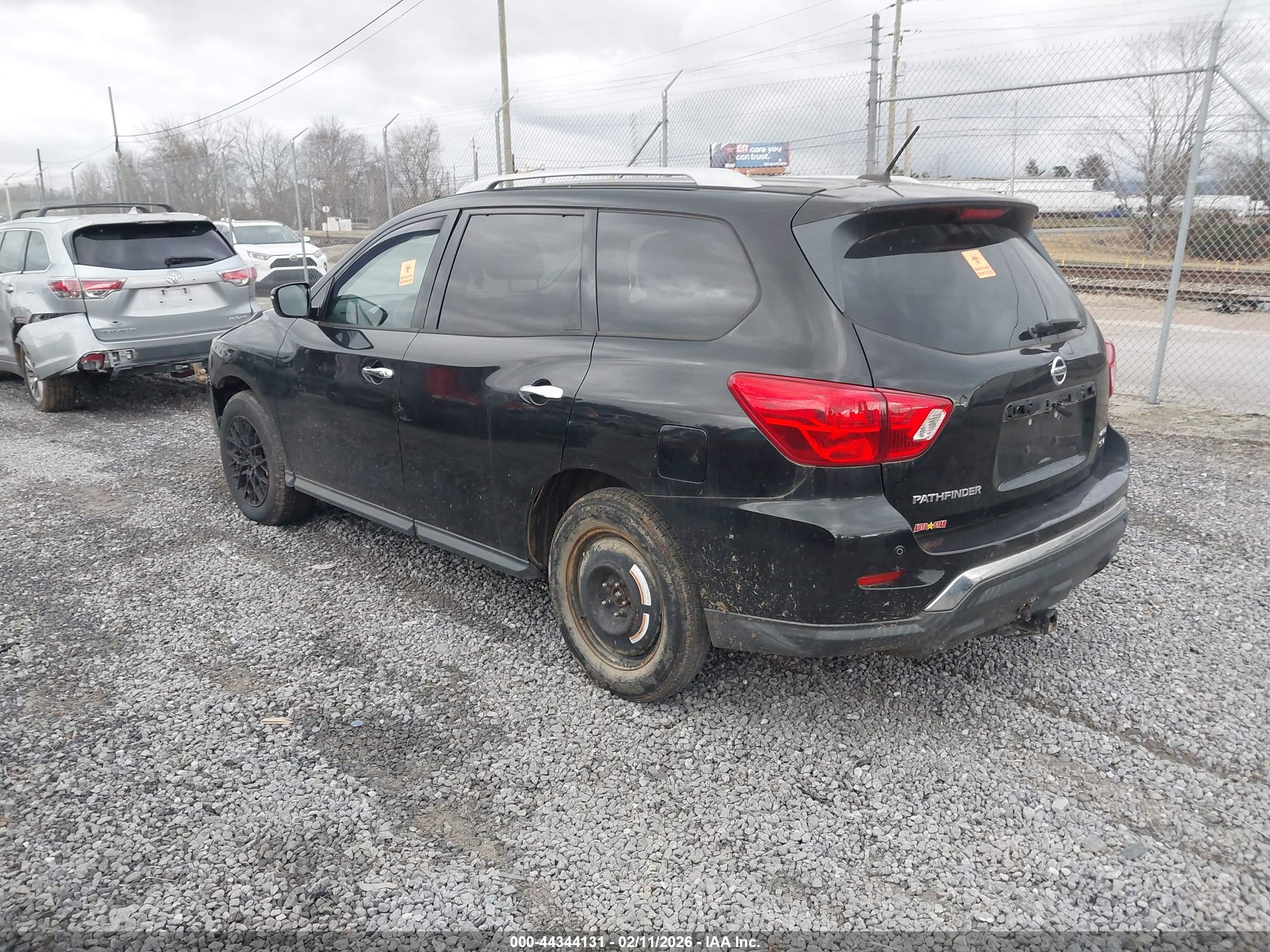NISSAN PATHFINDER image 3