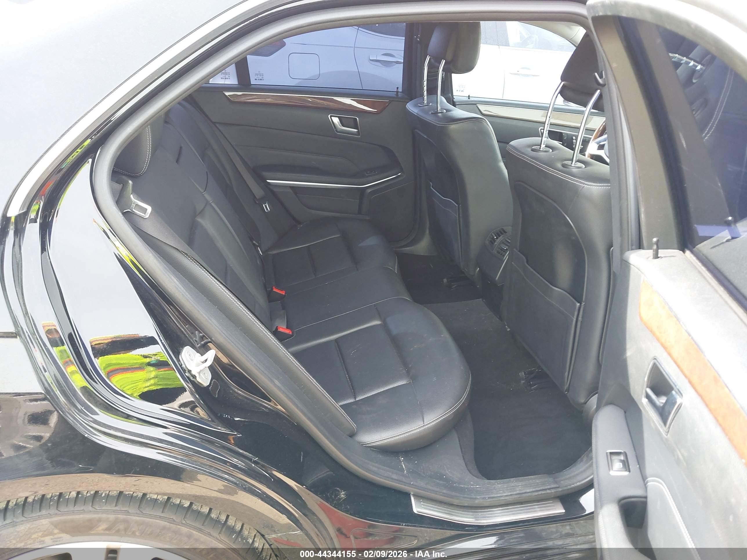 MERCEDES-BENZ E image 8