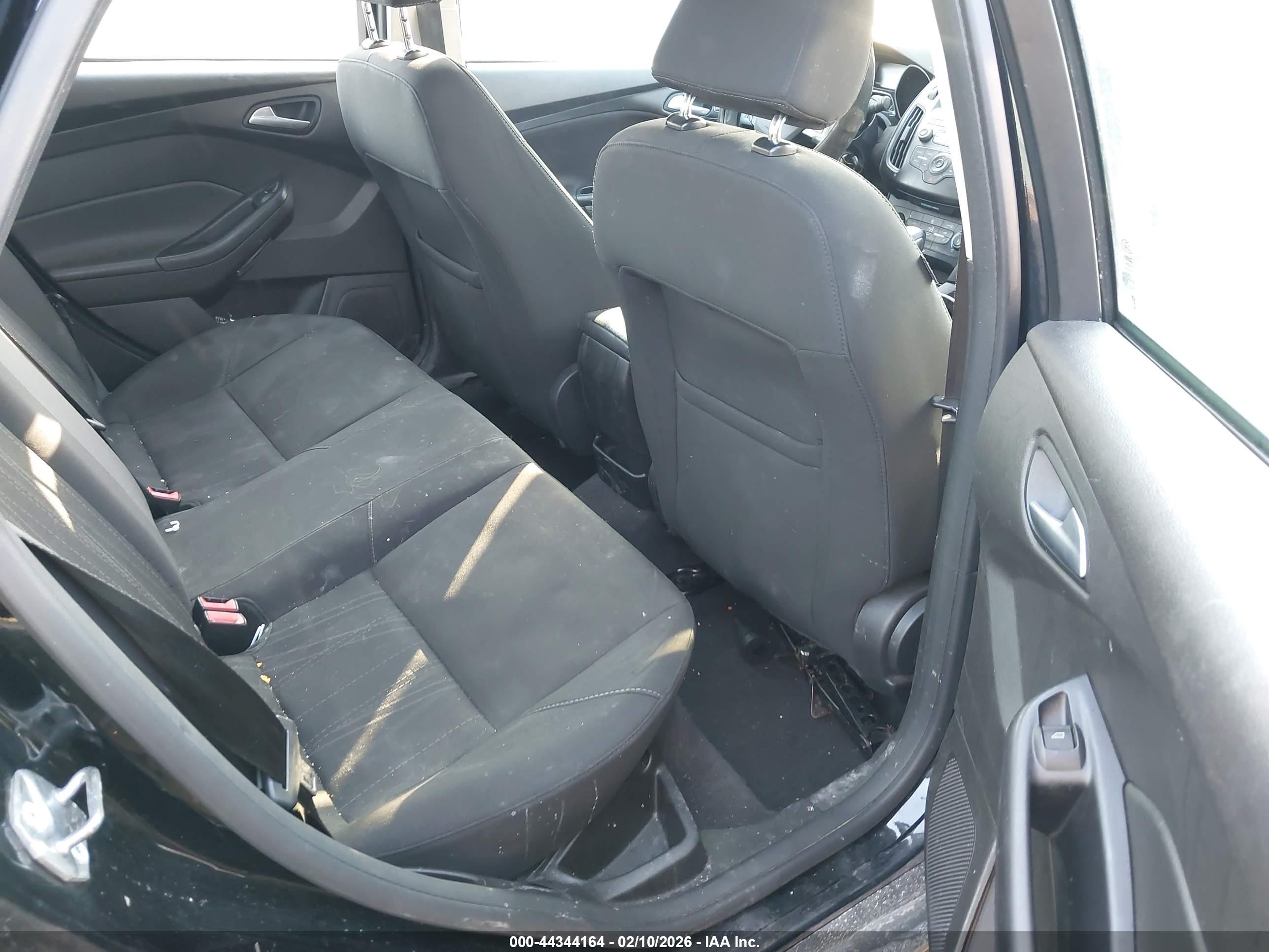 FORD FOCUS image 8
