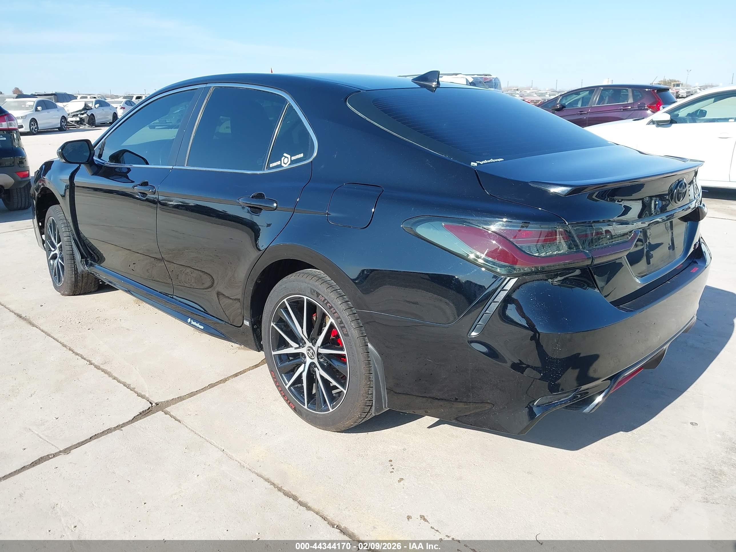 TOYOTA CAMRY image 3