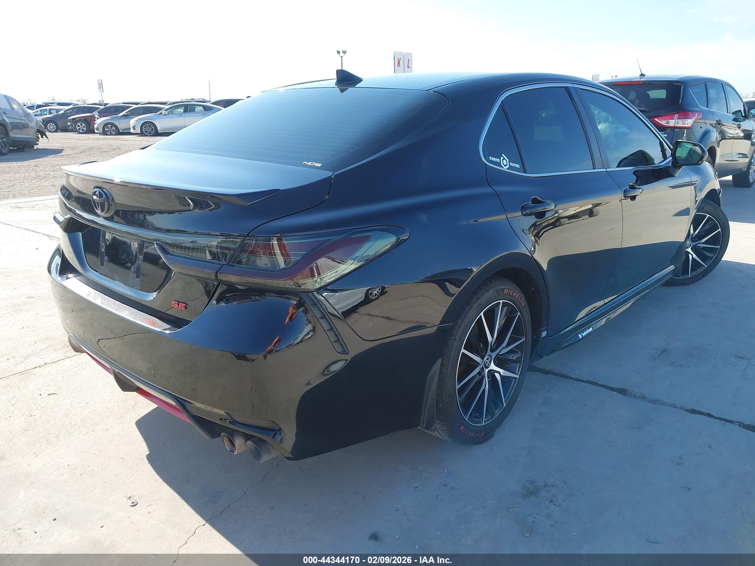 TOYOTA CAMRY image 4