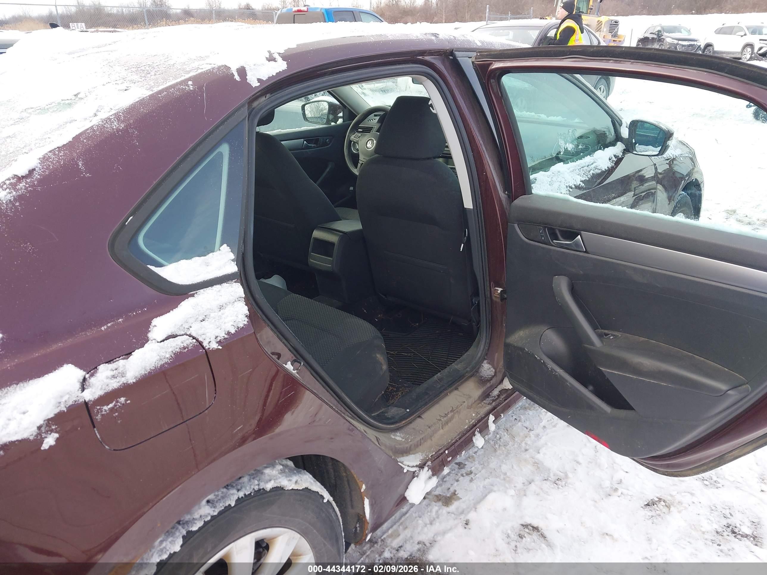 VOLKSWAGEN PASSAT image 8