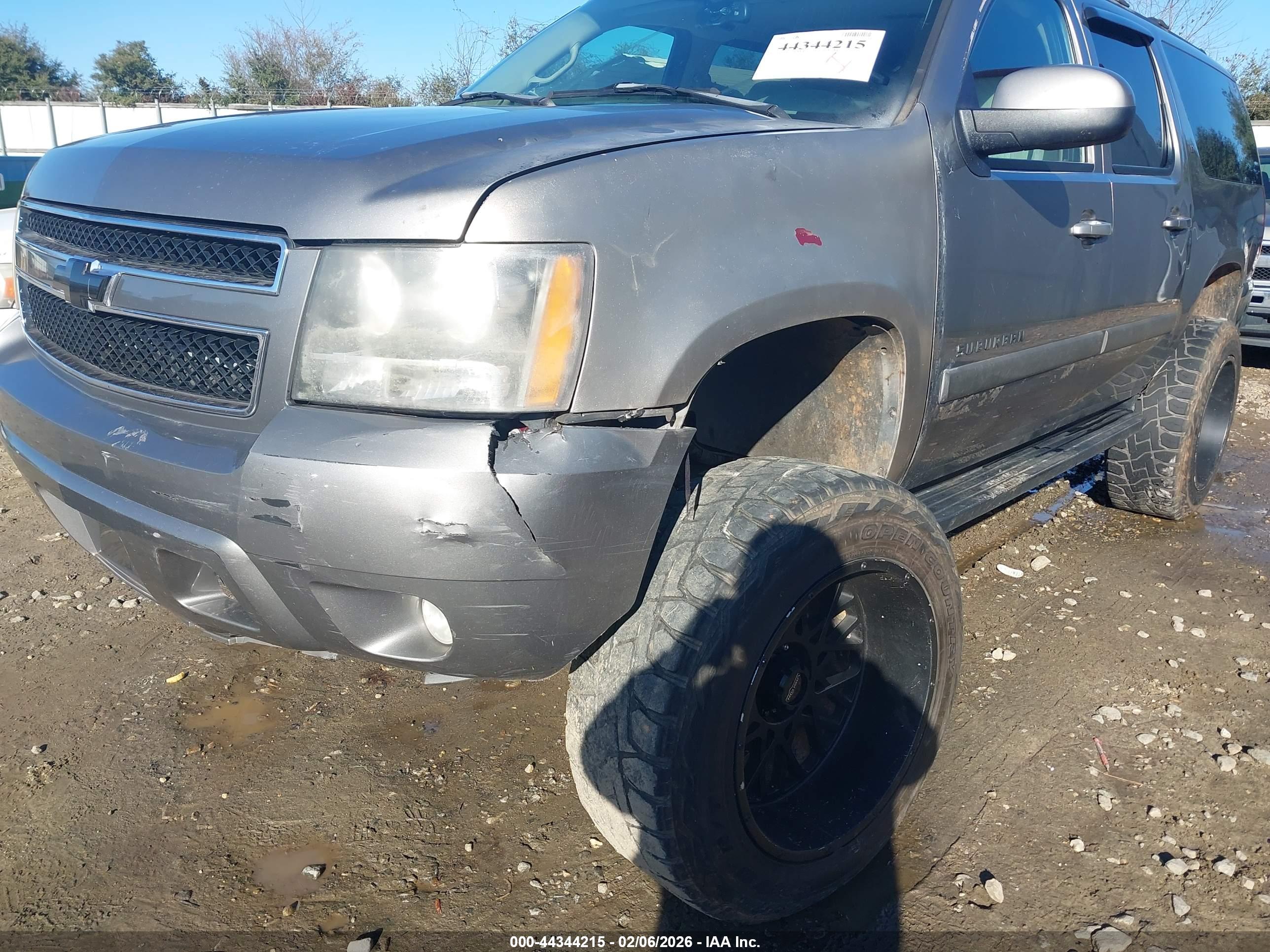CHEVROLET SUBURBAN image 6