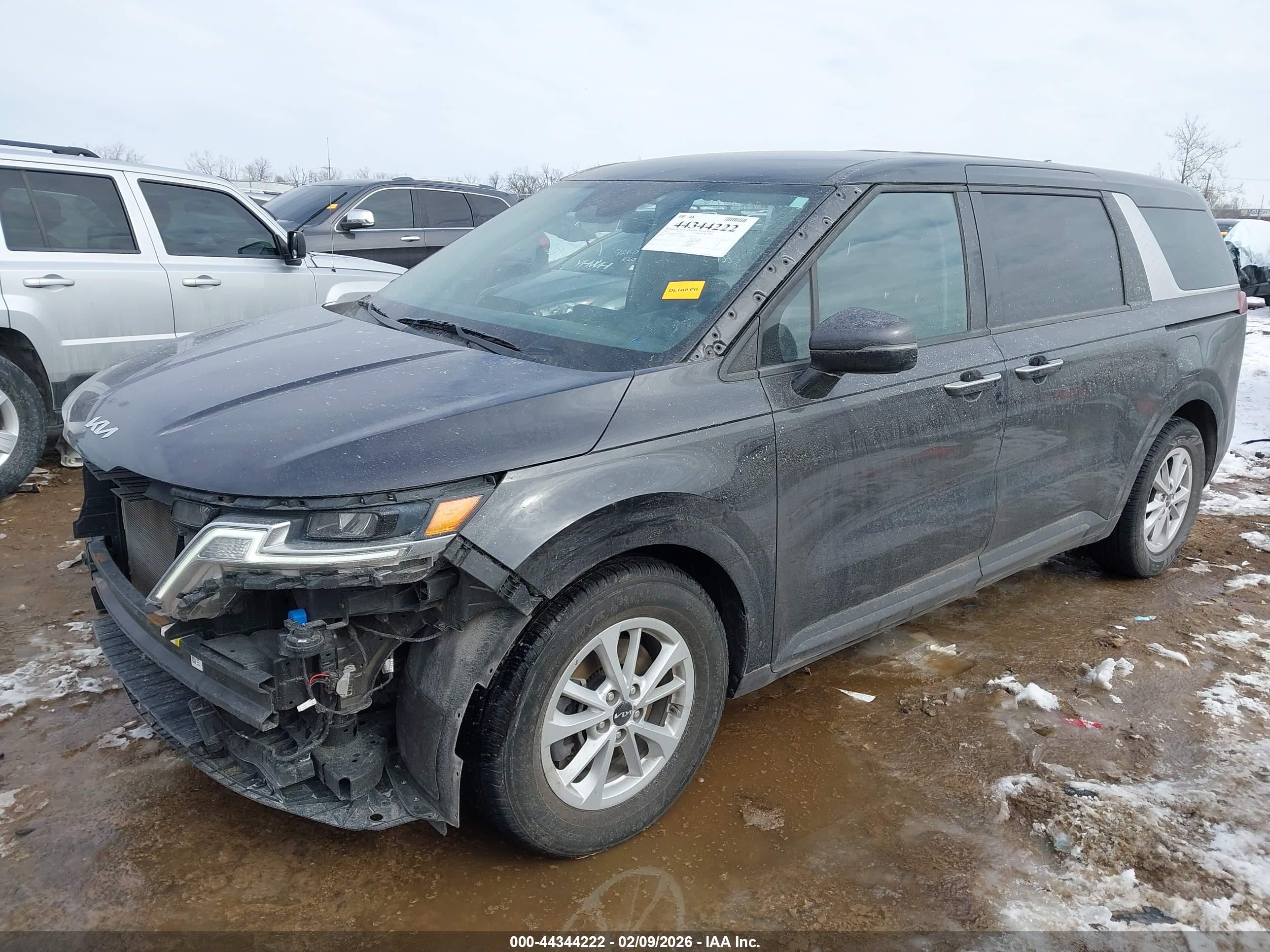 KIA CARNIVAL image 2