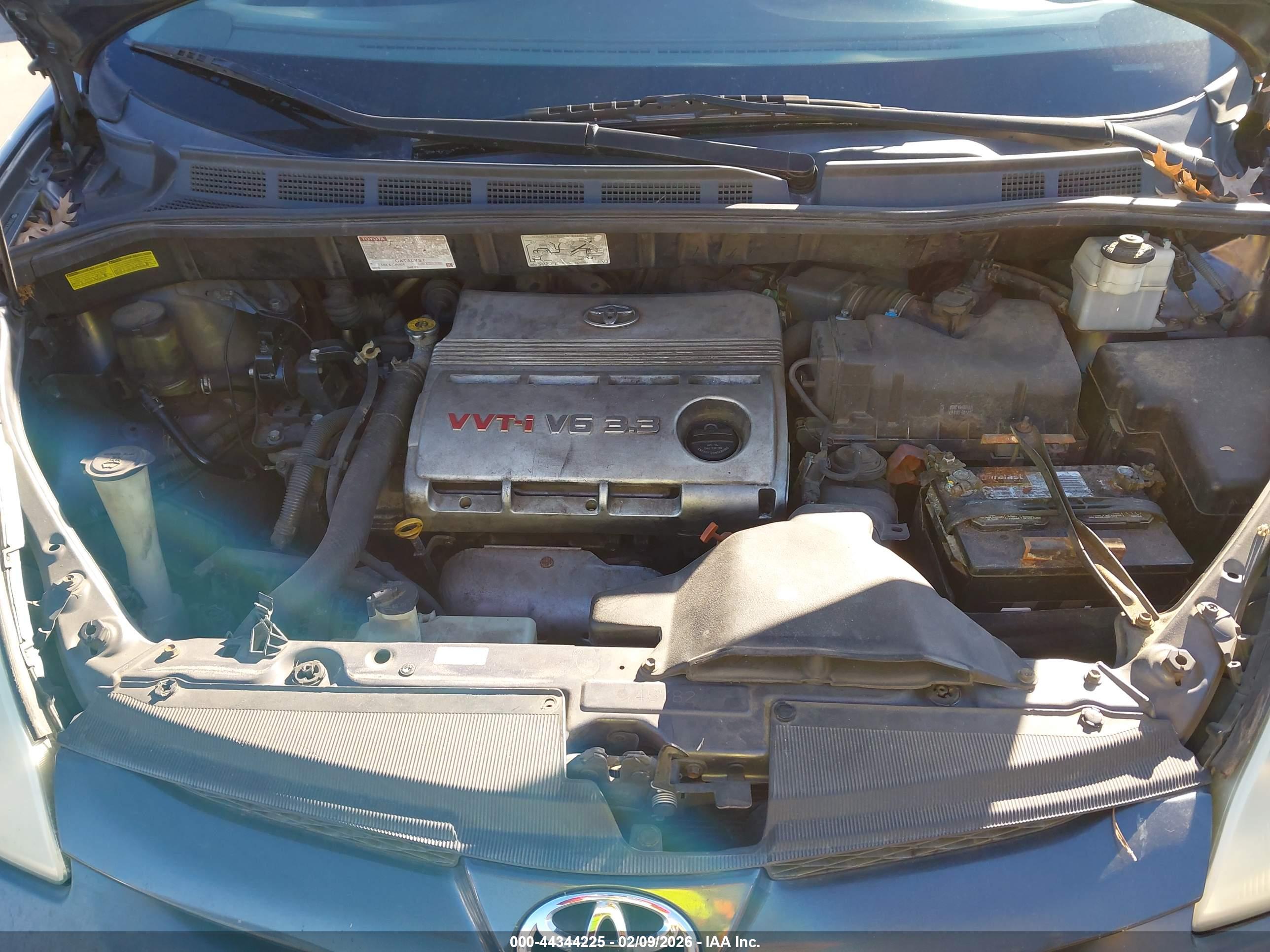TOYOTA SIENNA image 10