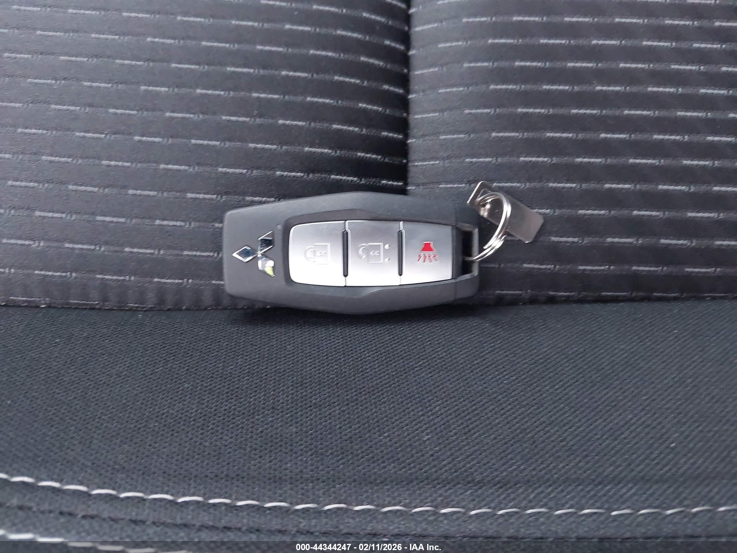 MITSUBISHI OUTLANDER image 11