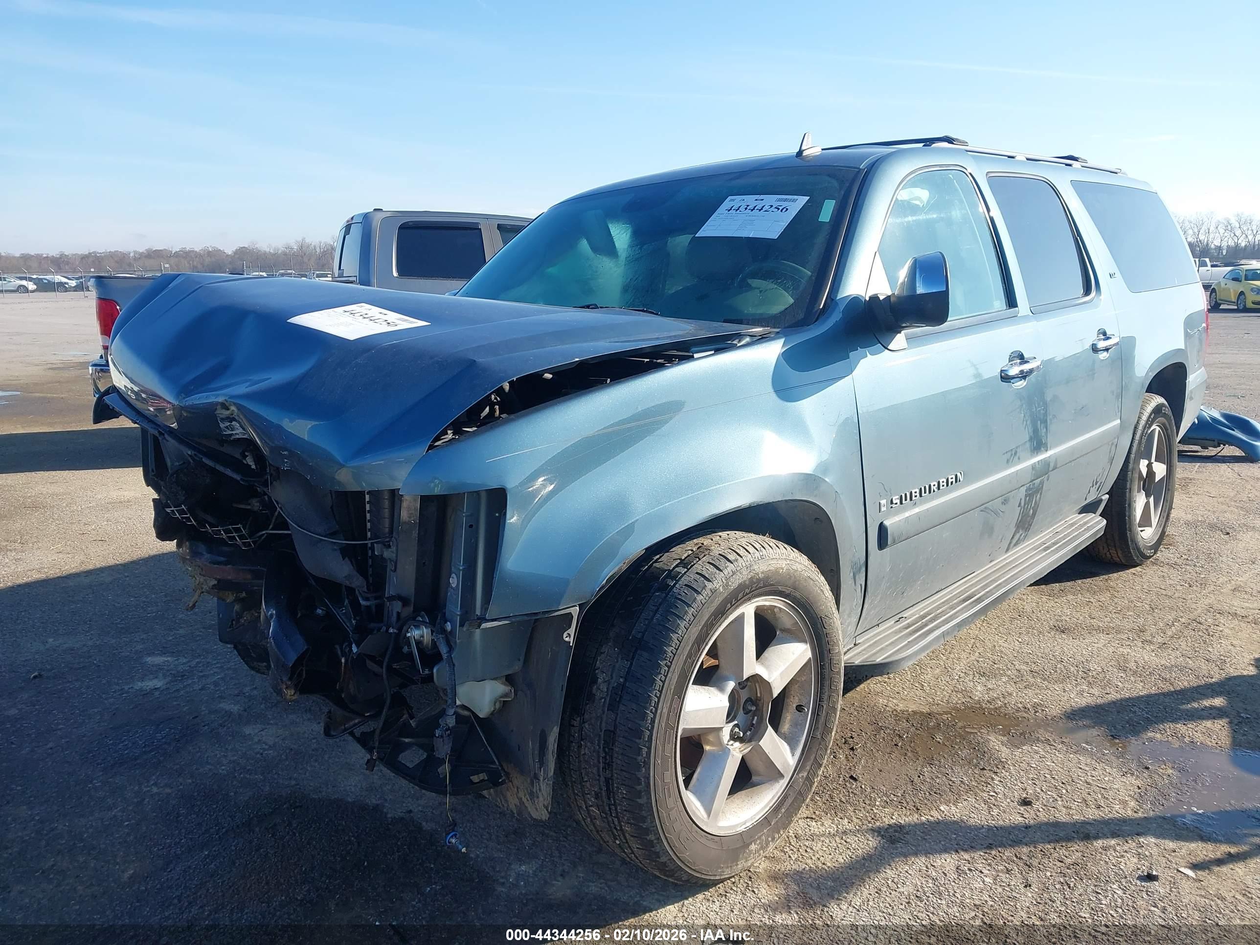 CHEVROLET SUBURBAN image 2