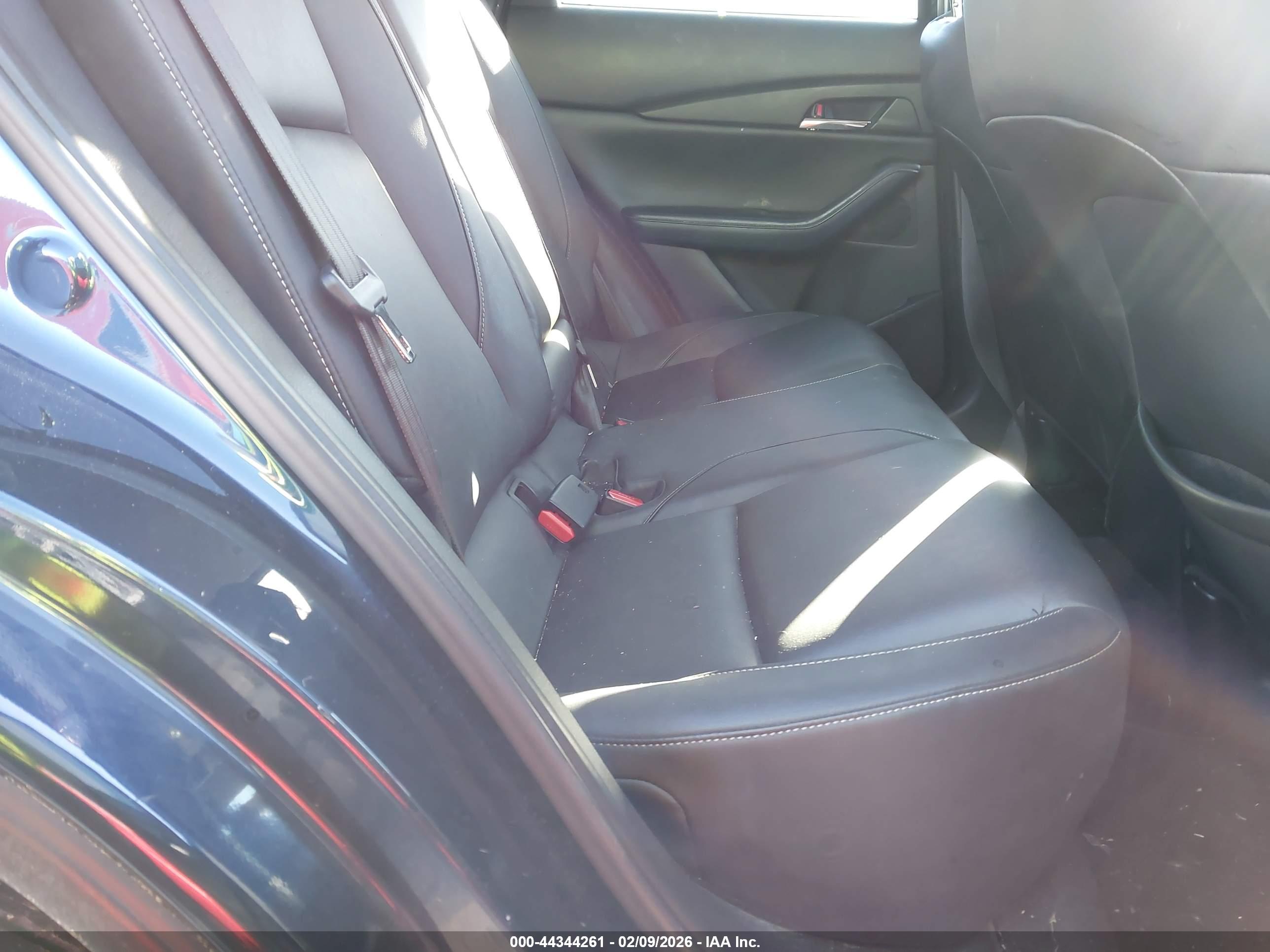 MAZDA CX-30 image 8