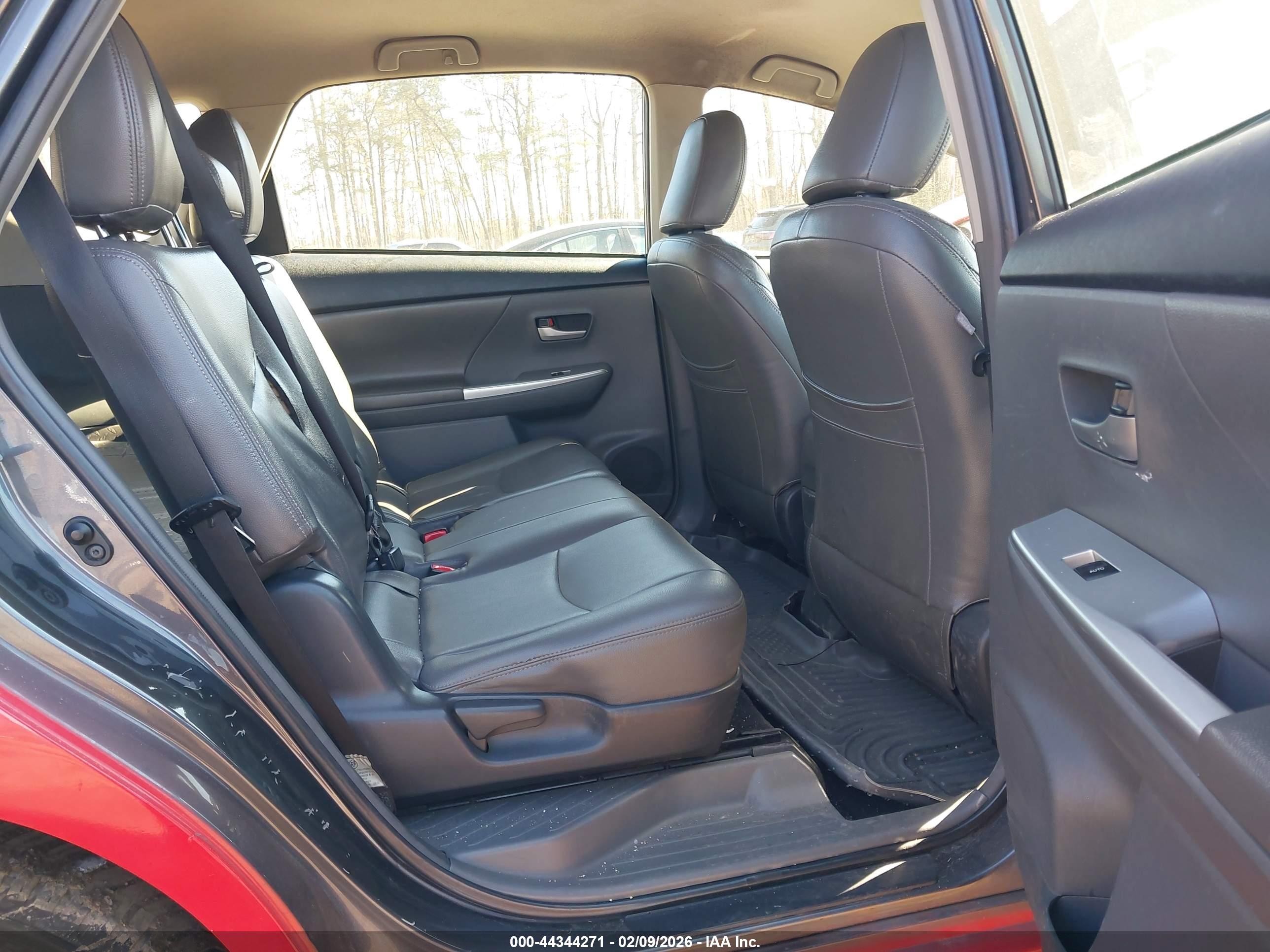 TOYOTA PRIUS image 8