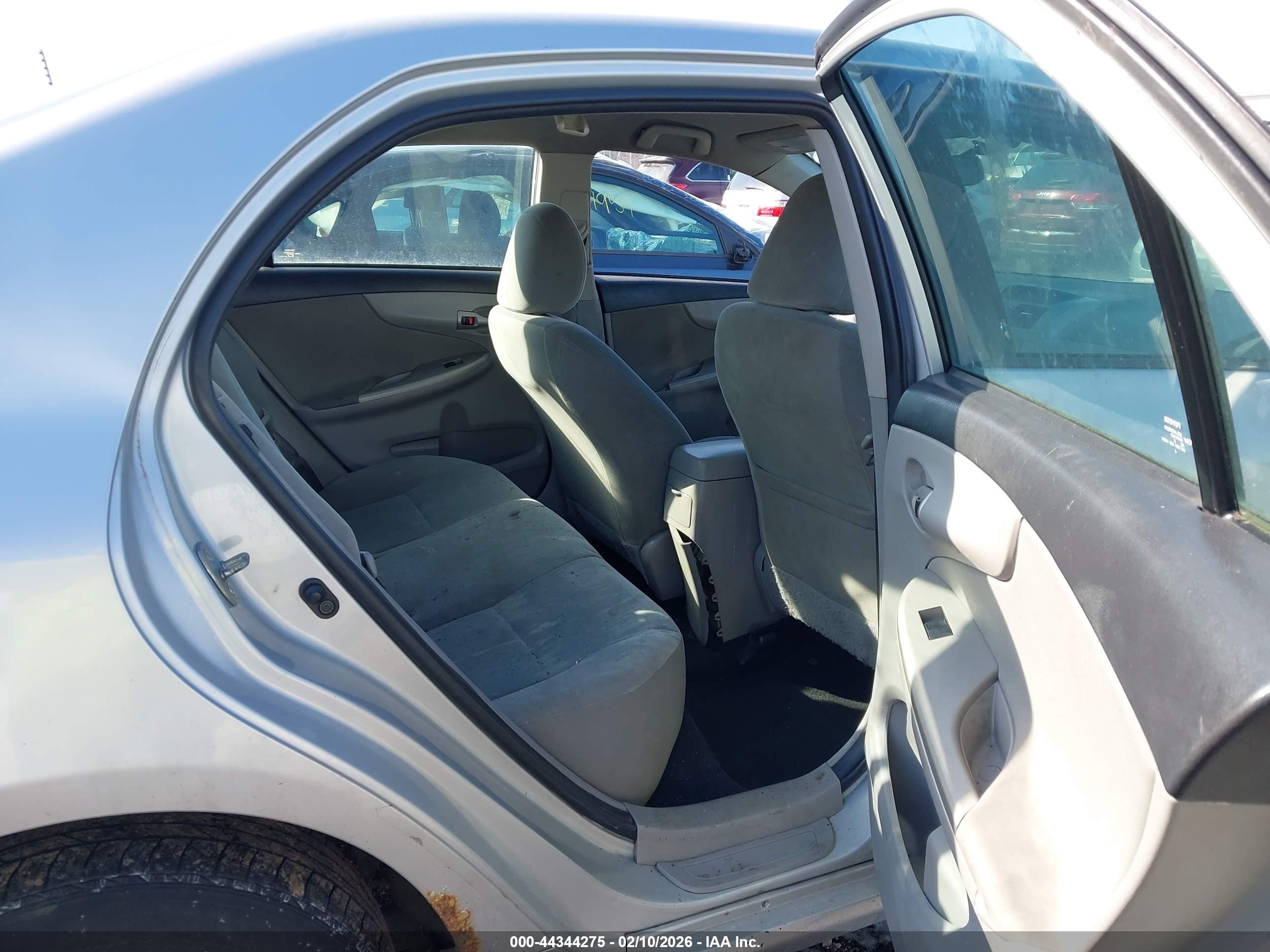 TOYOTA COROLLA image 8