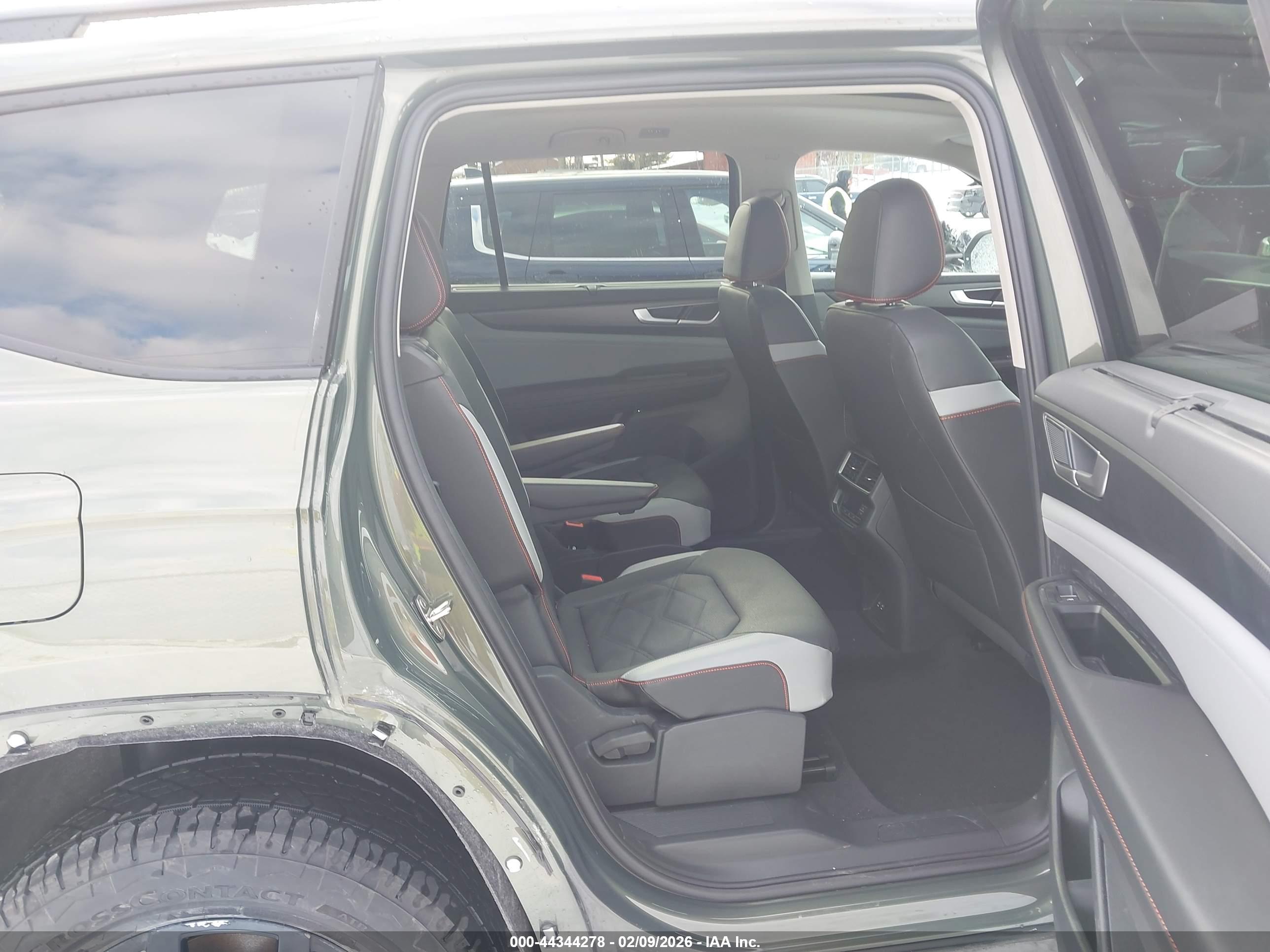 VOLKSWAGEN ATLAS image 8