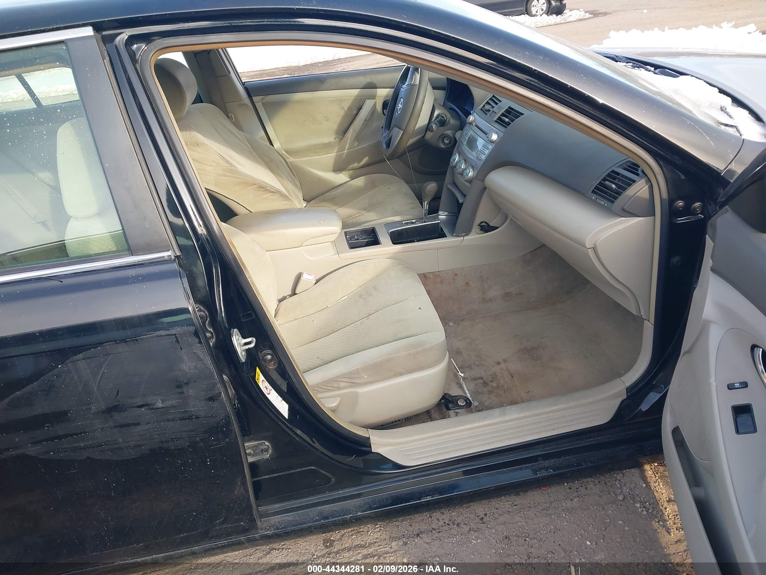 TOYOTA CAMRY image 5