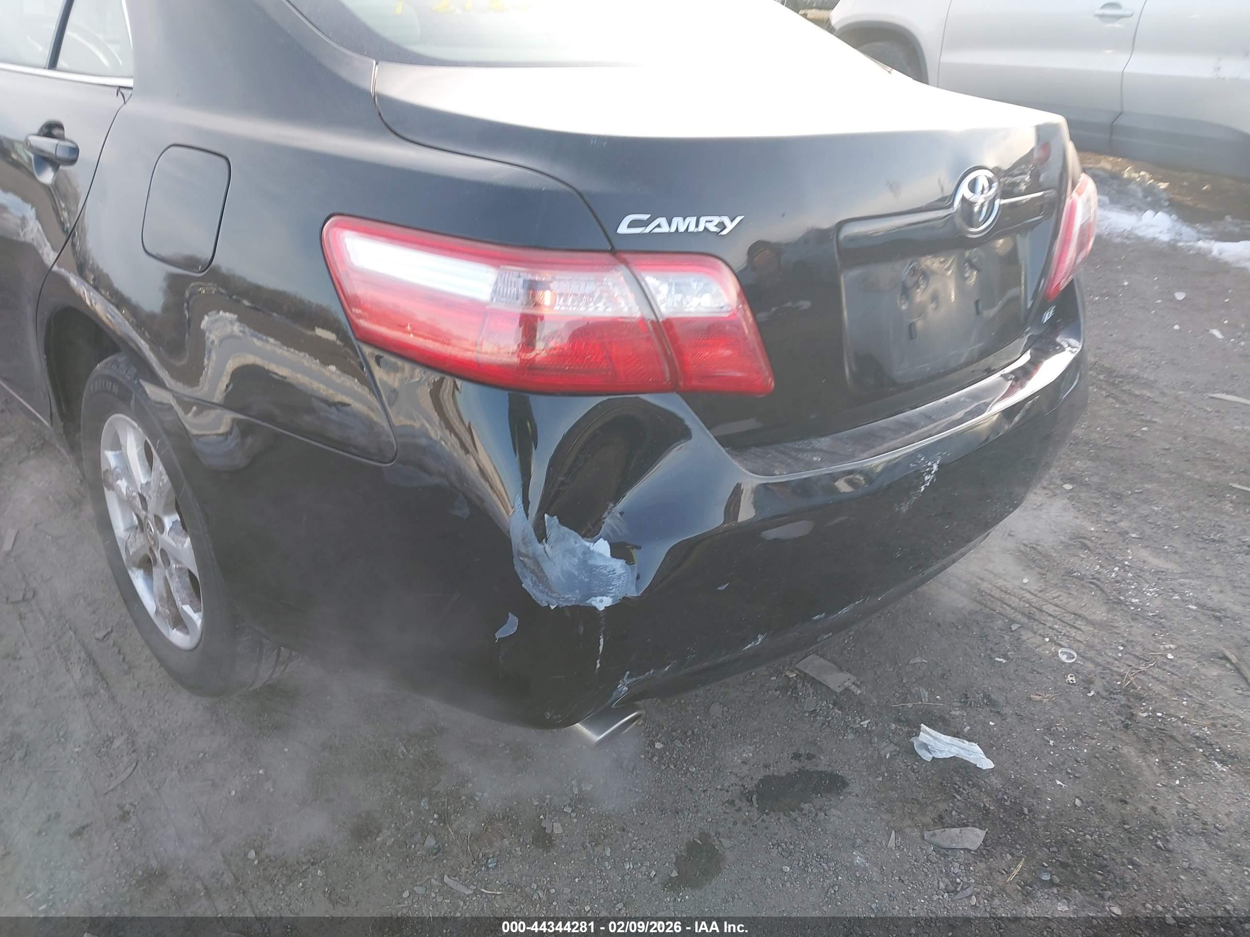 TOYOTA CAMRY image 6