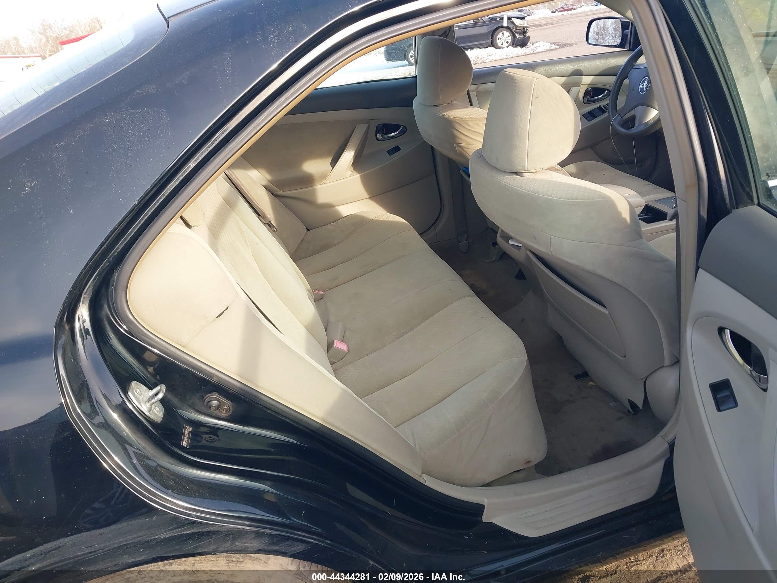 TOYOTA CAMRY image 8