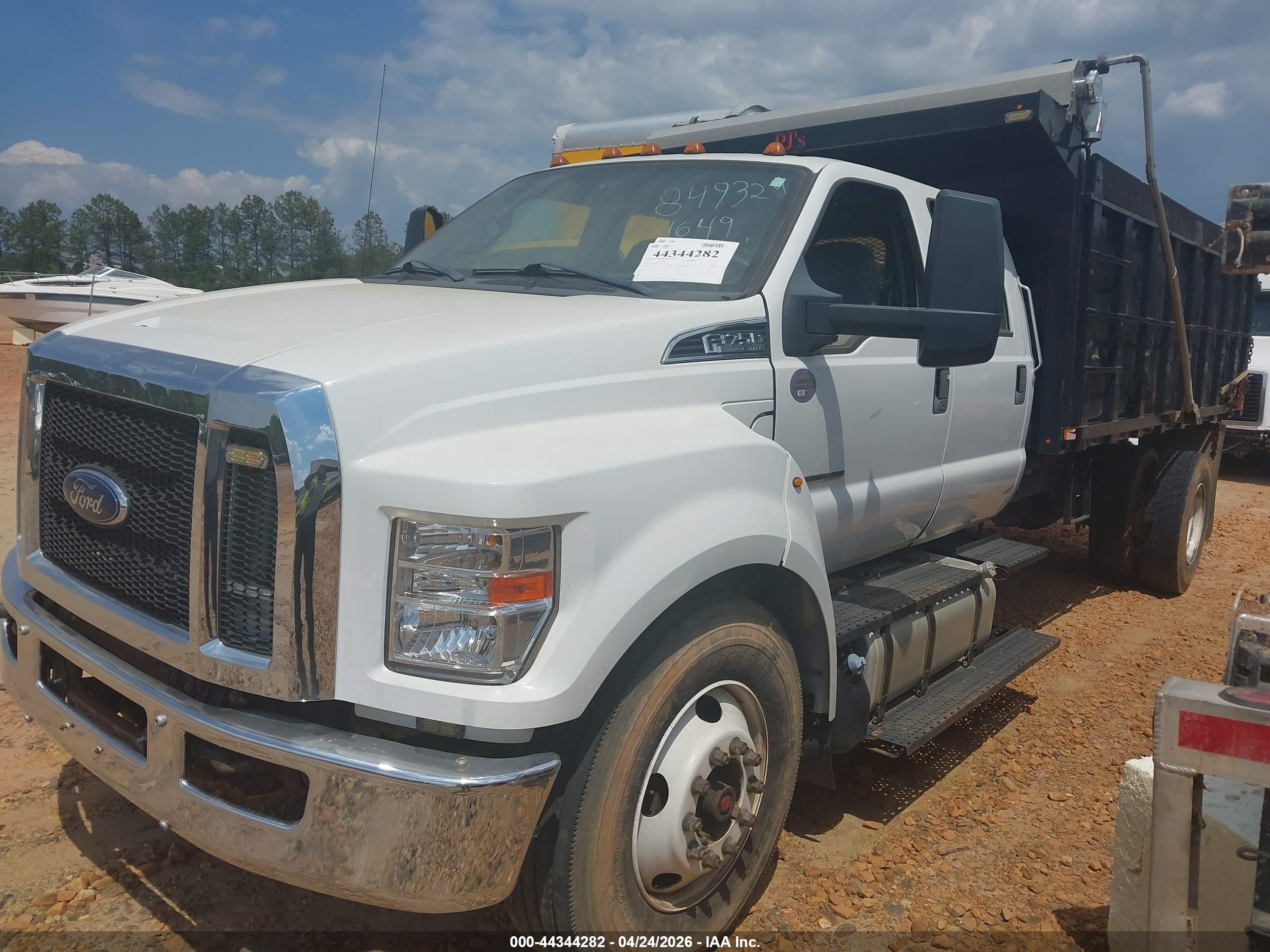 FORD F-750 image 2