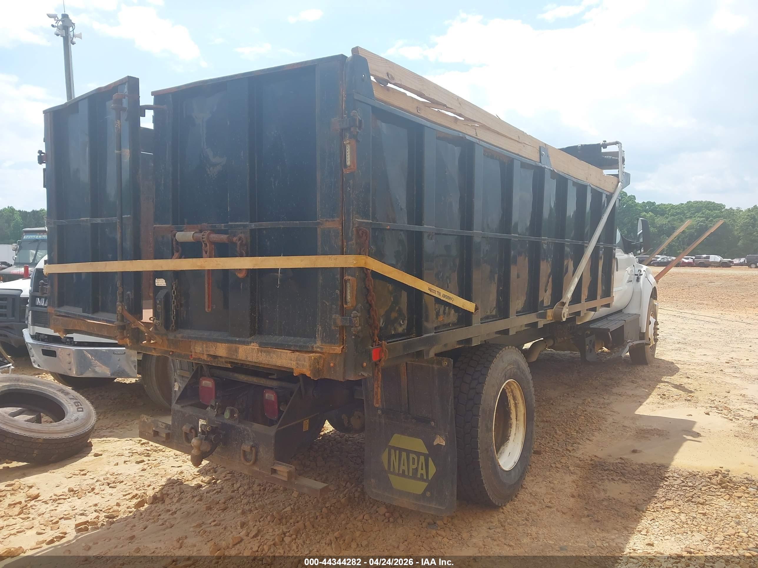 FORD F-750 image 4