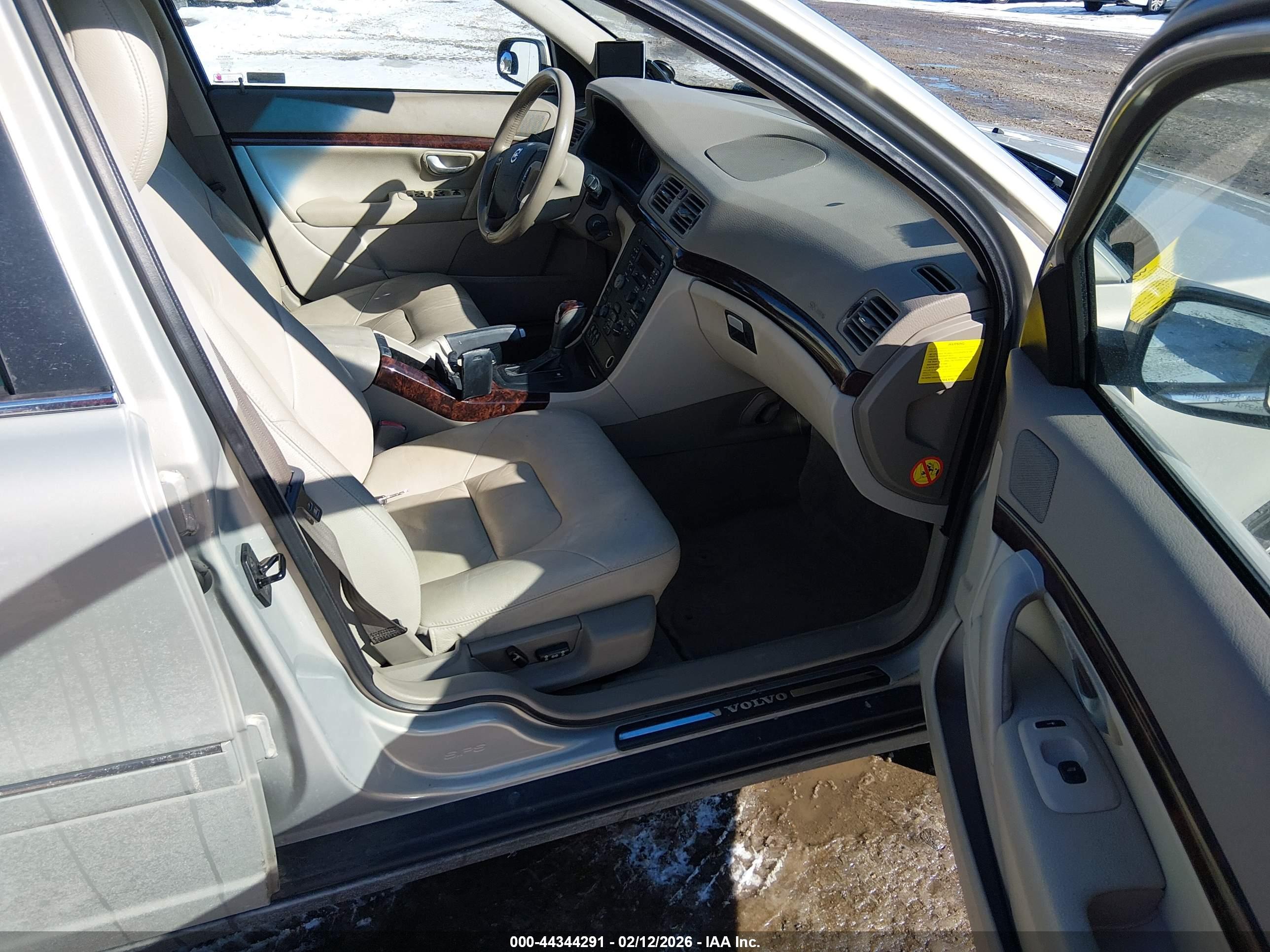 VOLVO S80 image 5