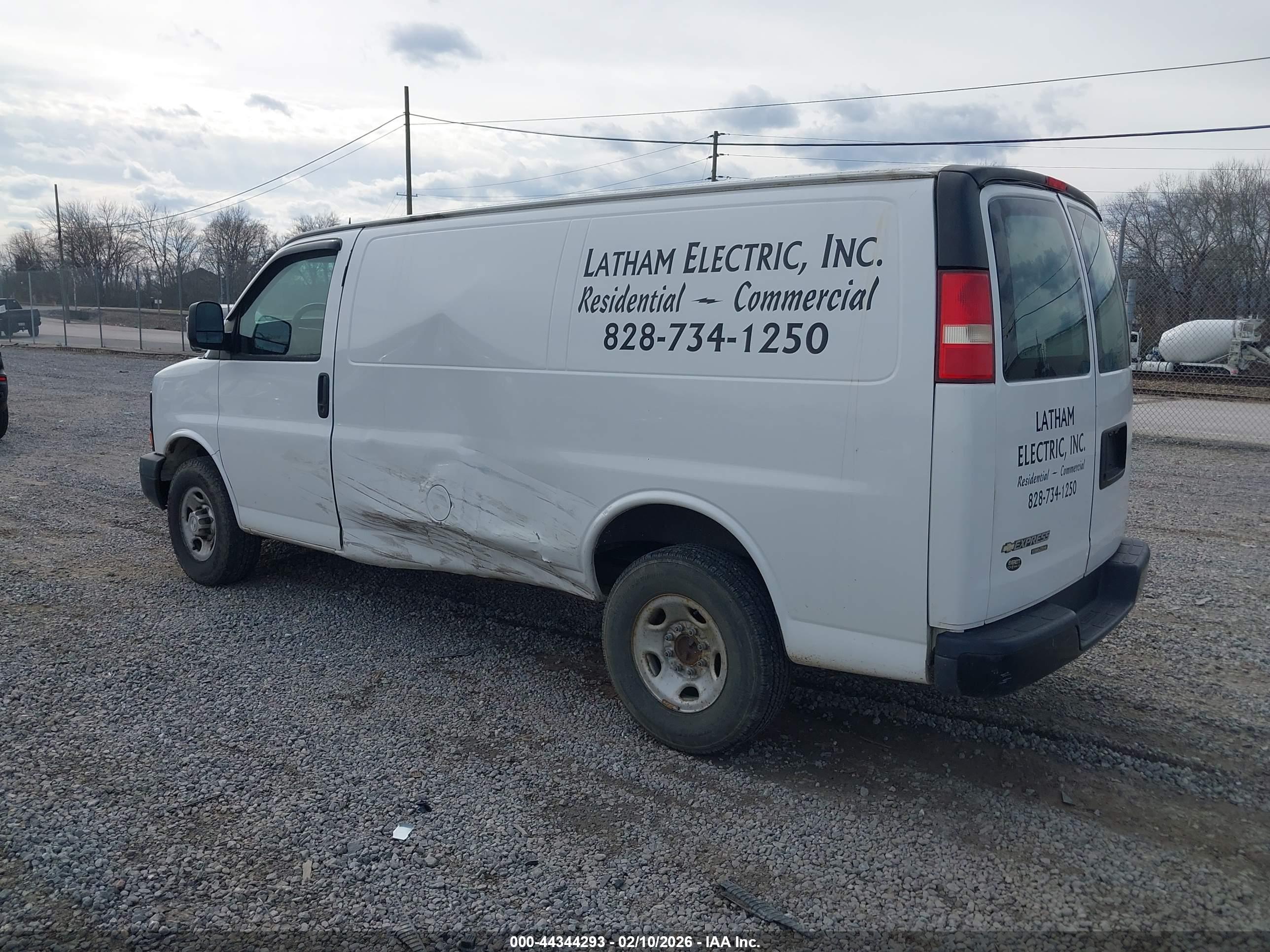CHEVROLET EXPRESS image 3