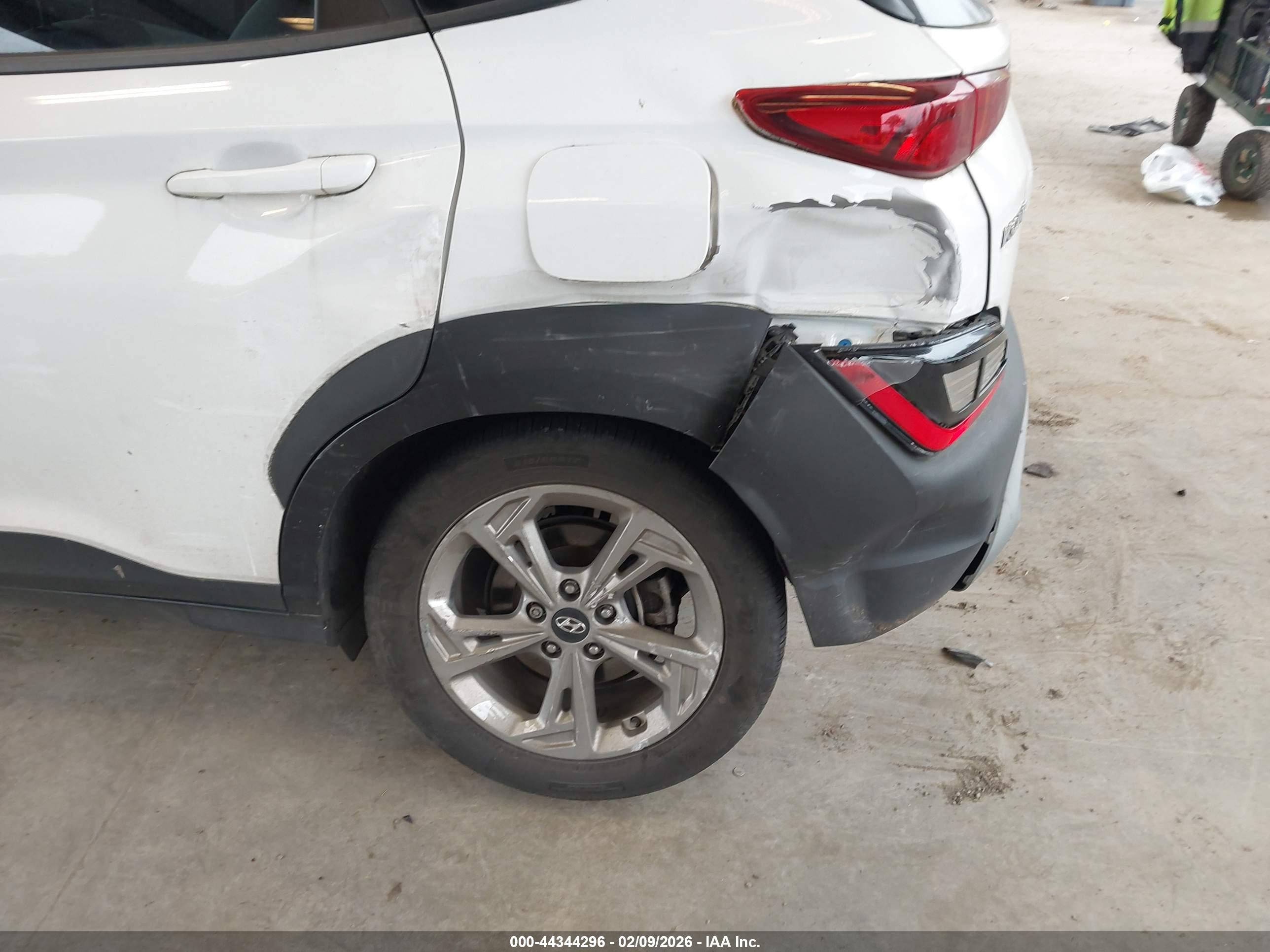 HYUNDAI KONA image 6
