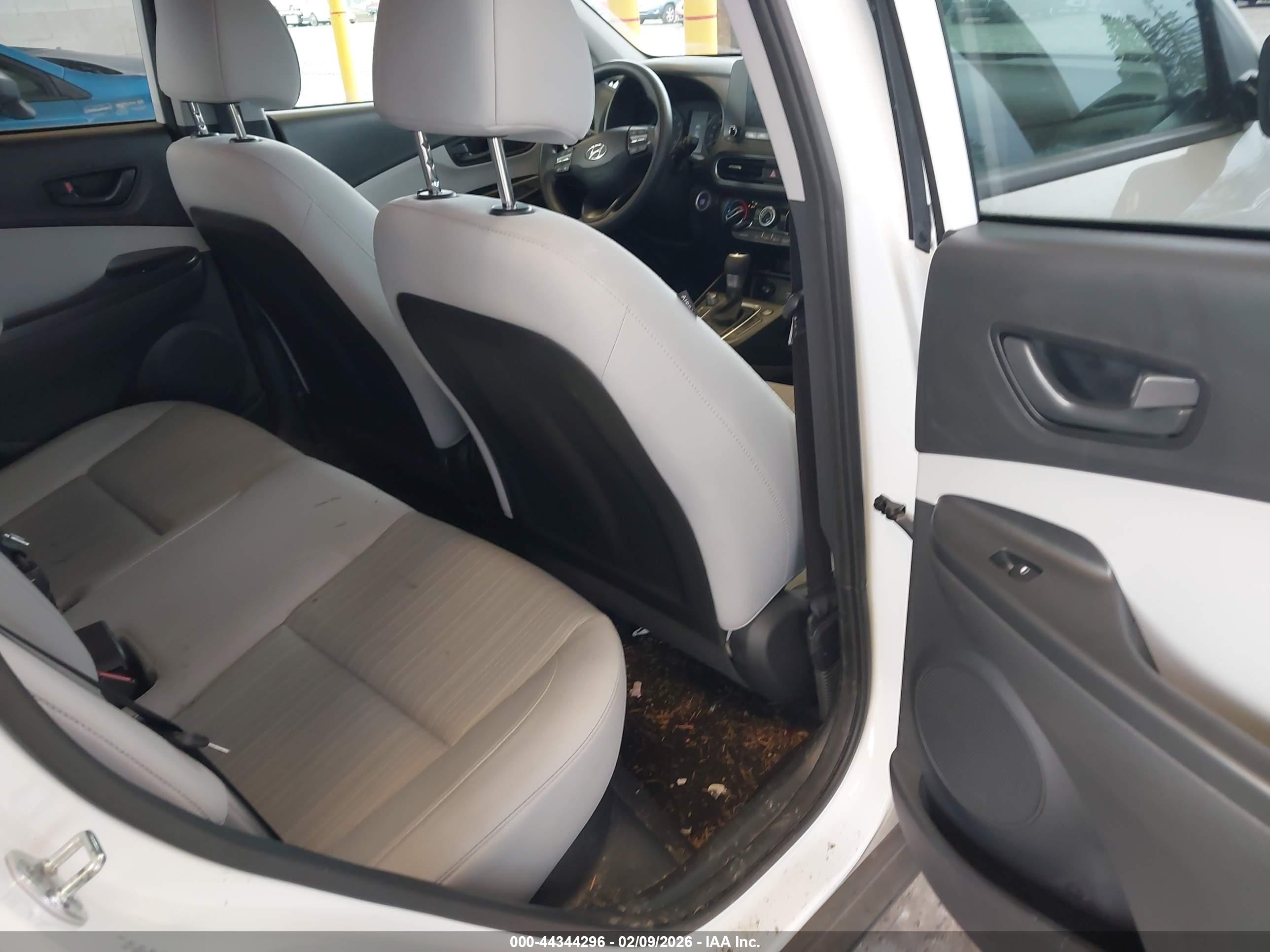 HYUNDAI KONA image 8