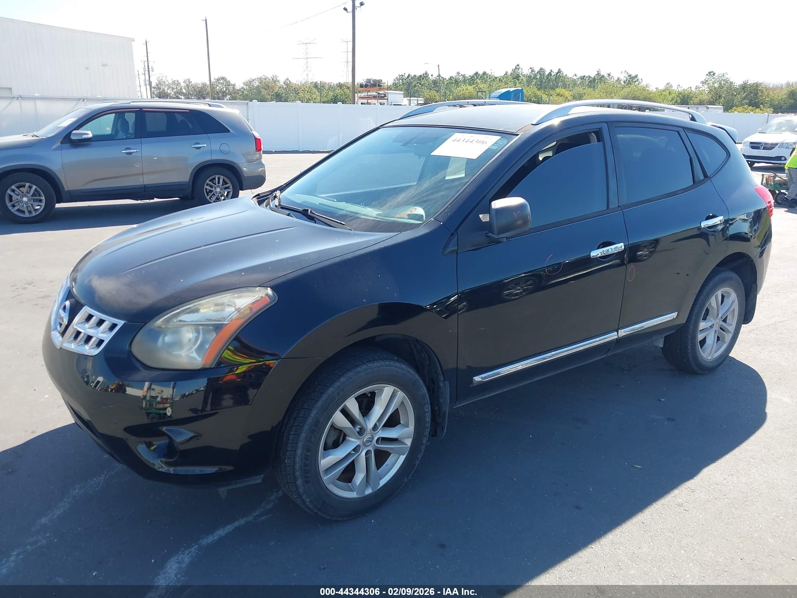 NISSAN ROGUE image 2