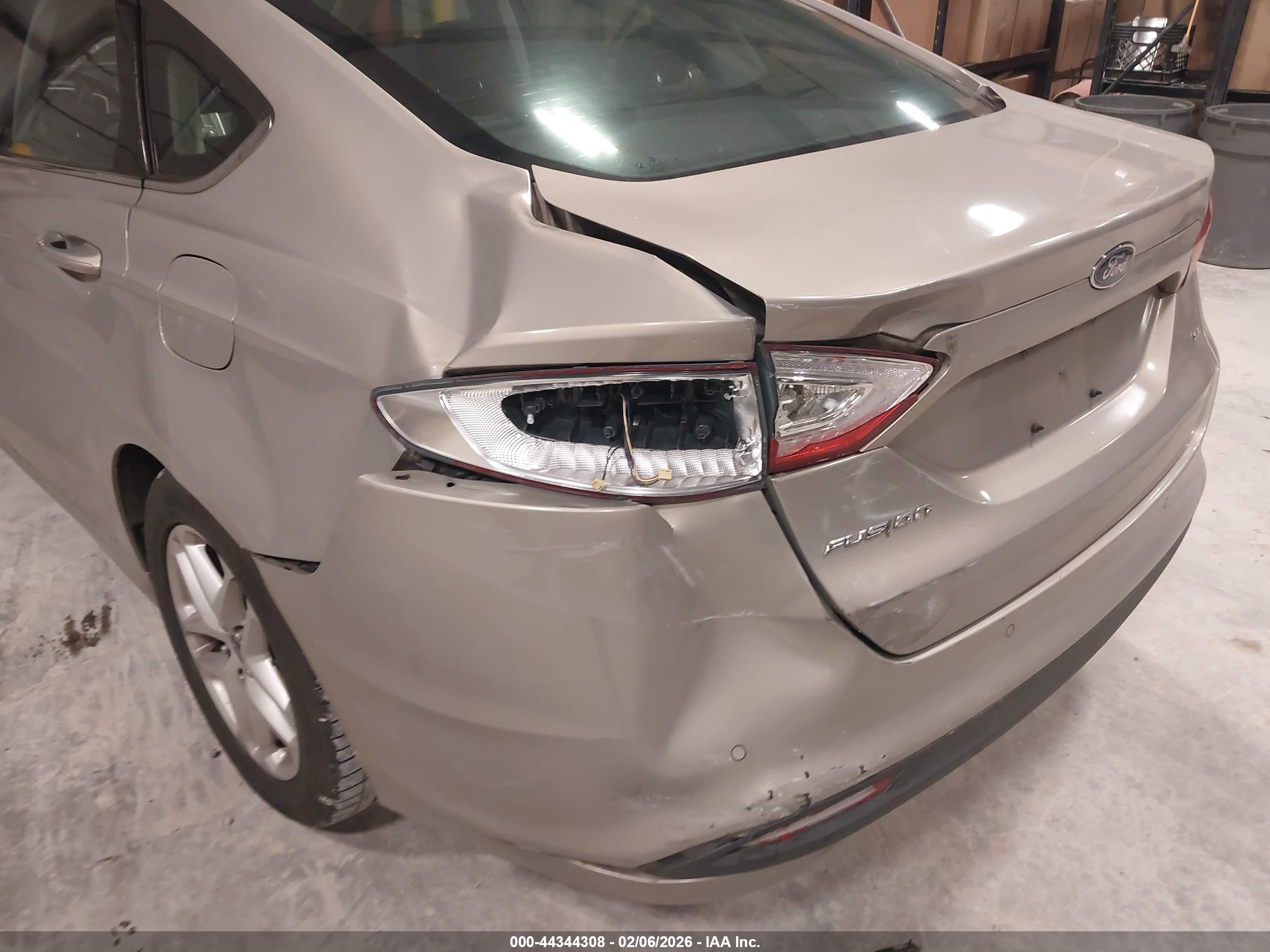 FORD FUSION image 6