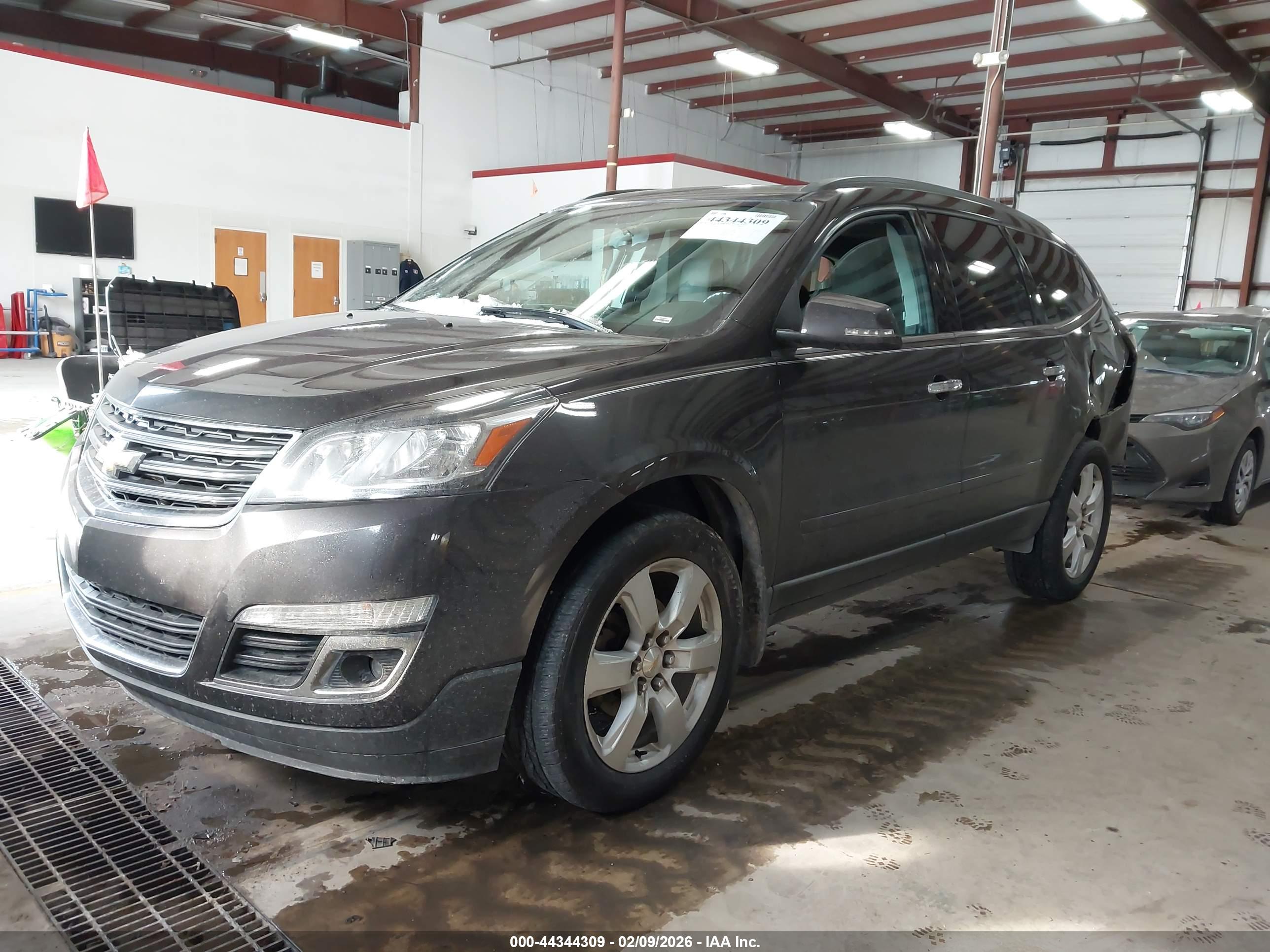 CHEVROLET TRAVERSE image 2