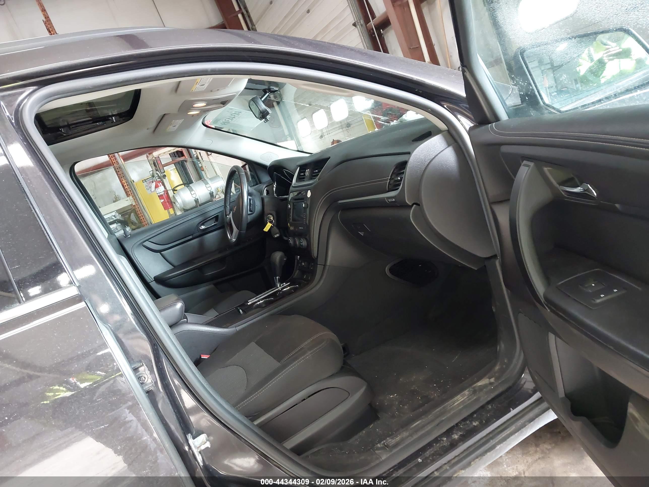 CHEVROLET TRAVERSE image 5