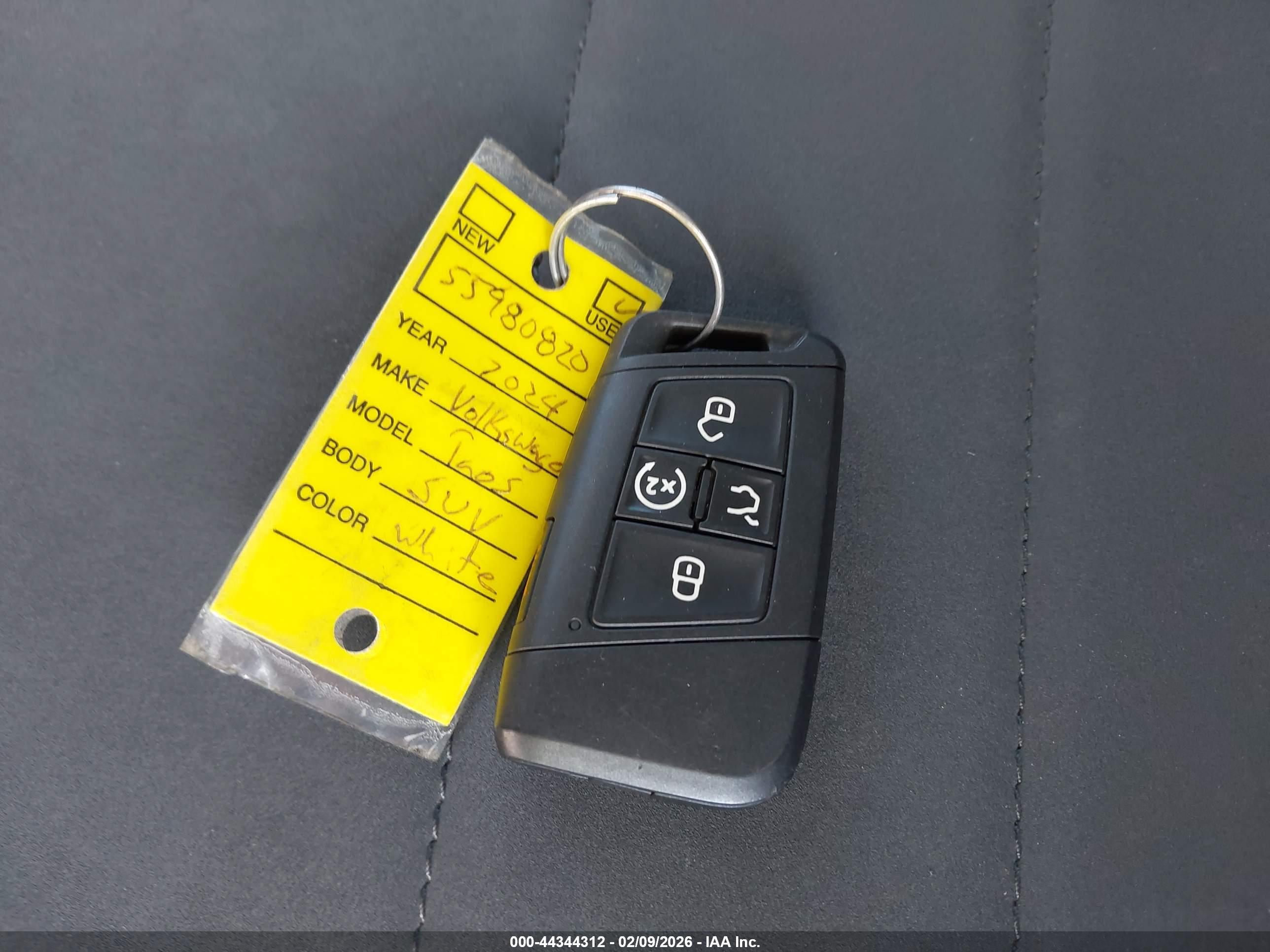 VOLKSWAGEN TAOS image 11