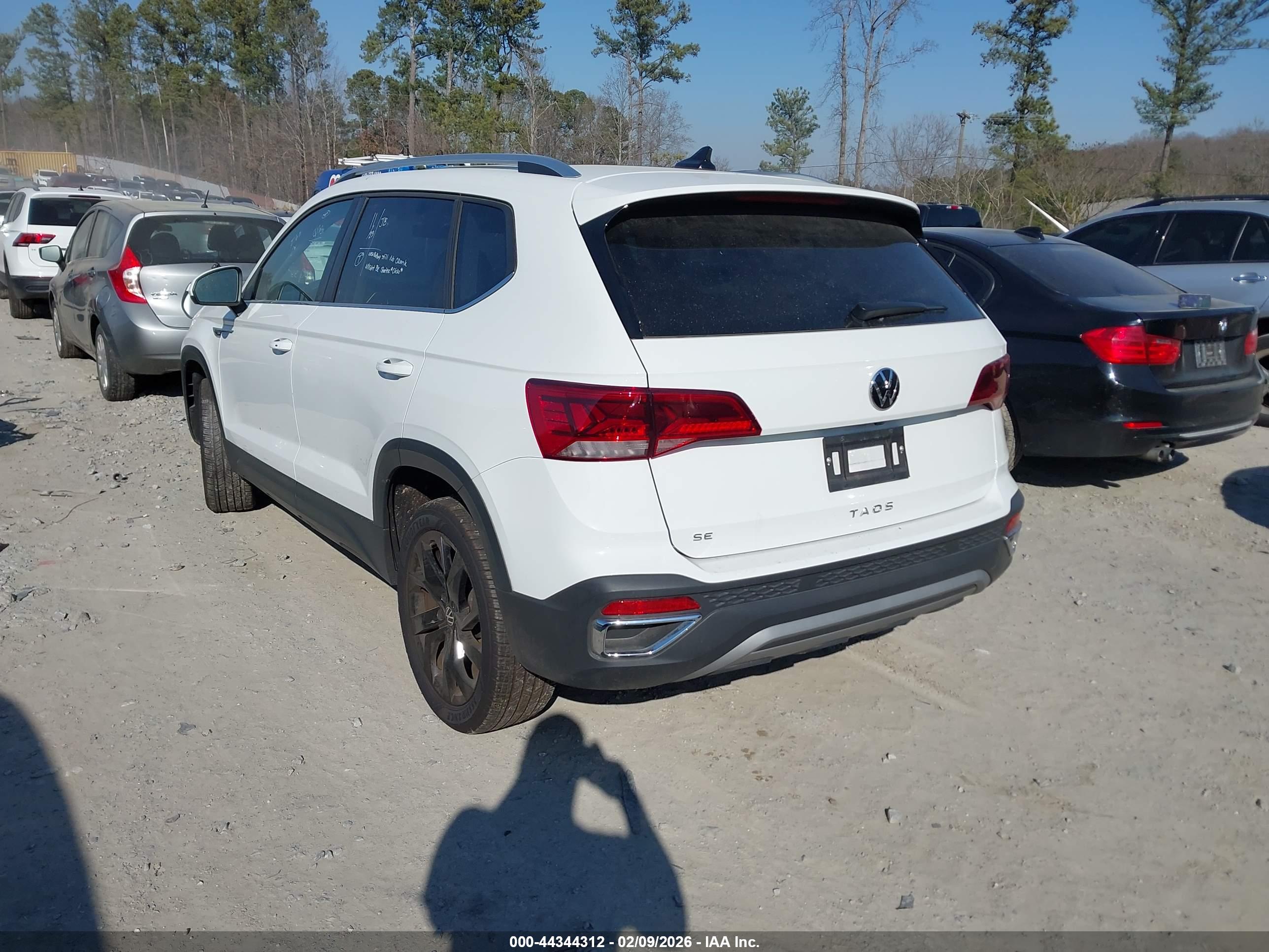 VOLKSWAGEN TAOS image 3