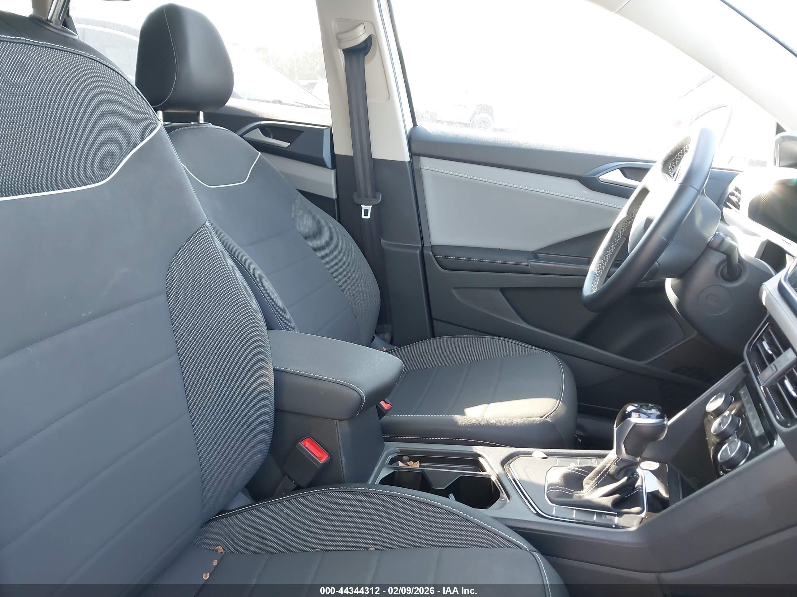 VOLKSWAGEN TAOS image 5