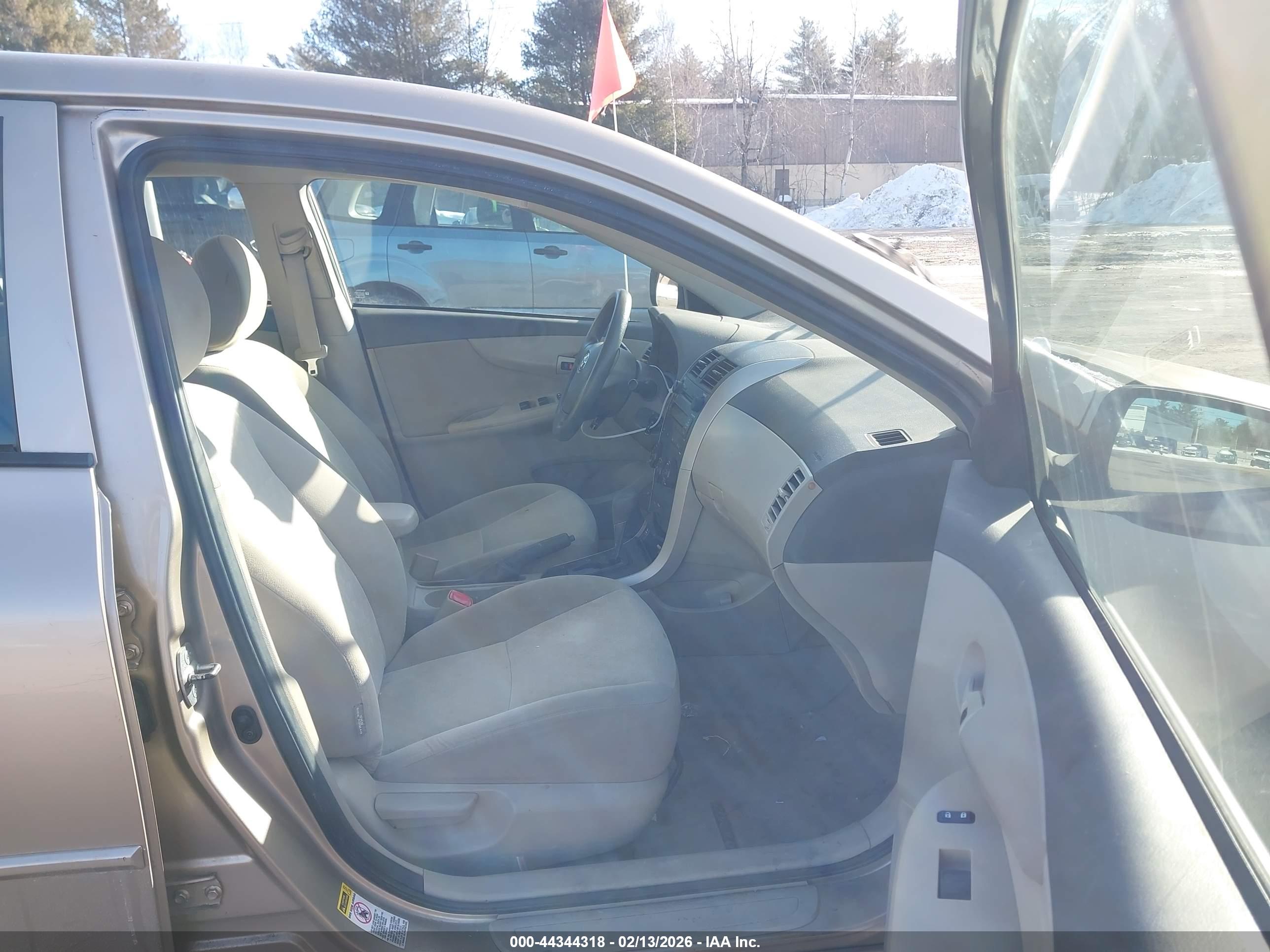 TOYOTA COROLLA image 5