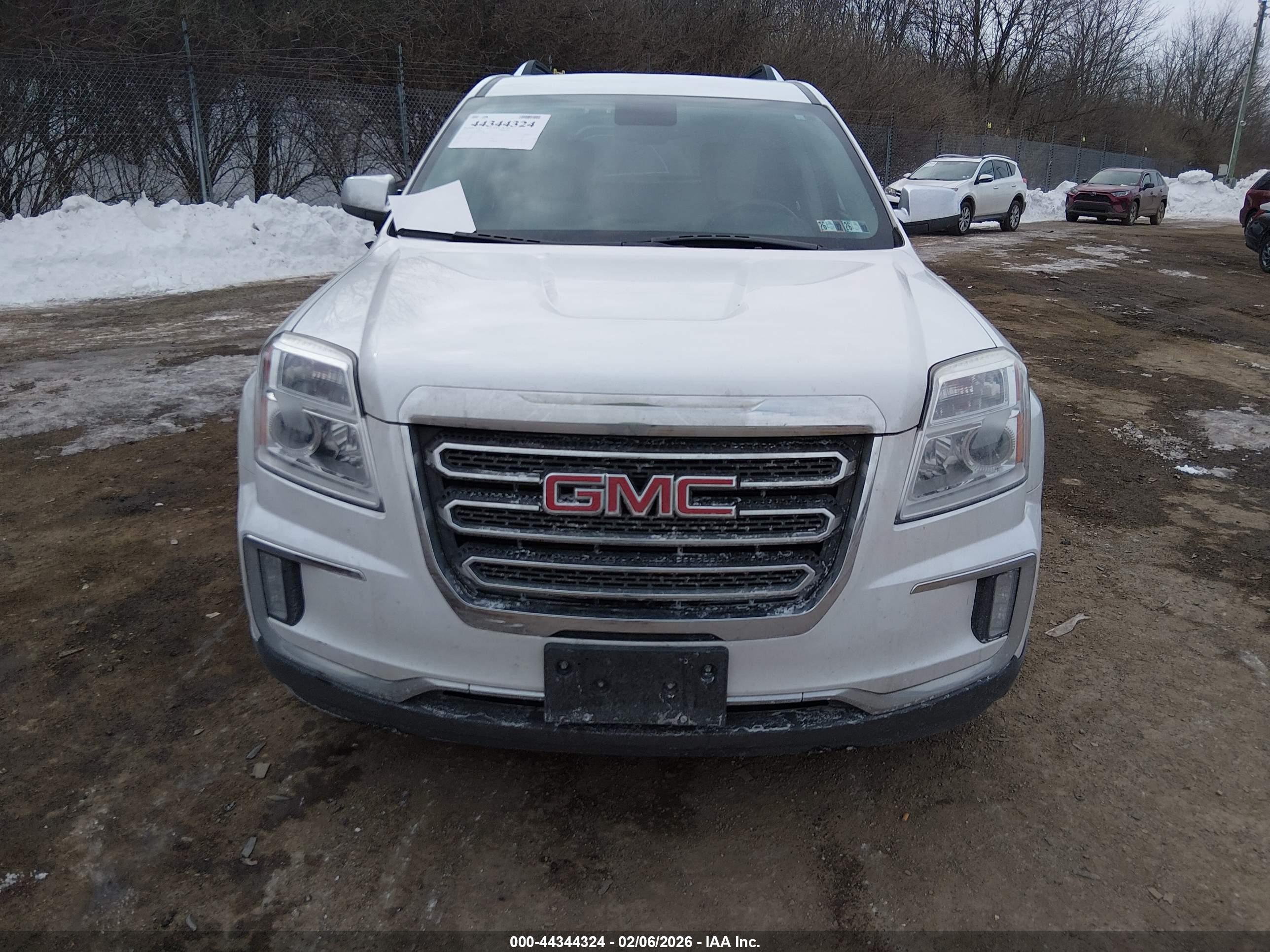 GMC TERRAIN image 6