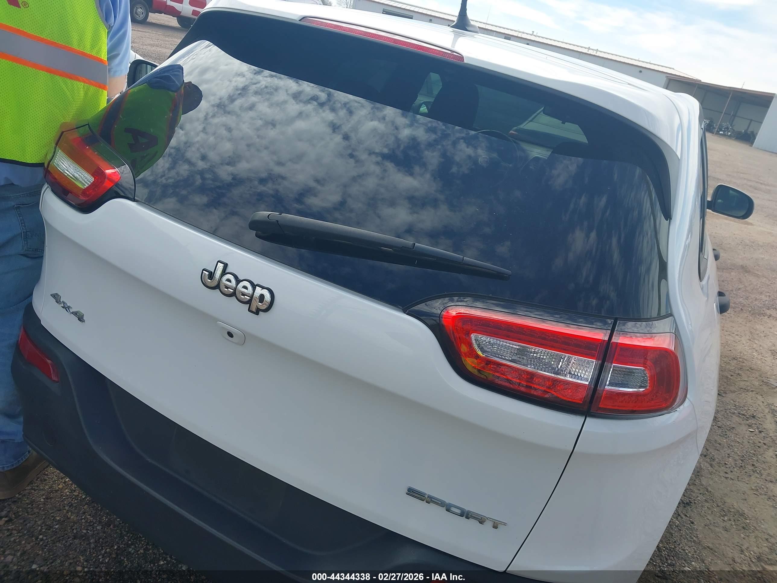 JEEP CHEROKEE image 4