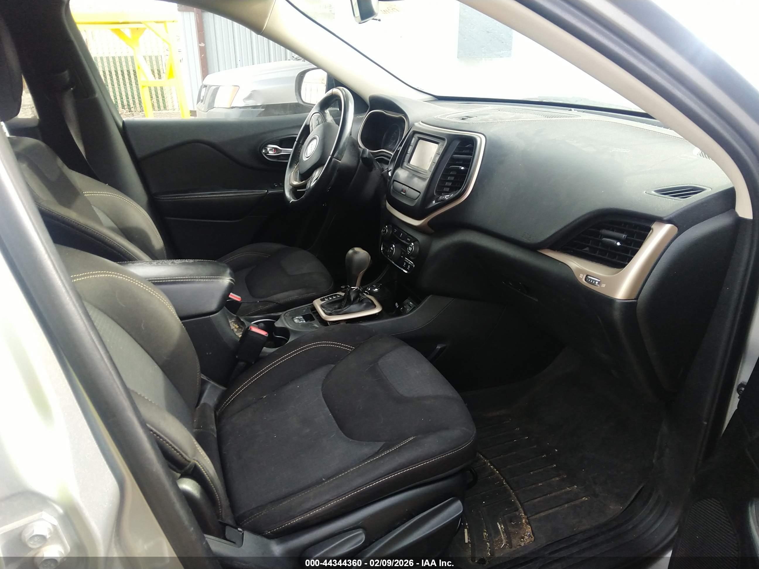 JEEP CHEROKEE image 5