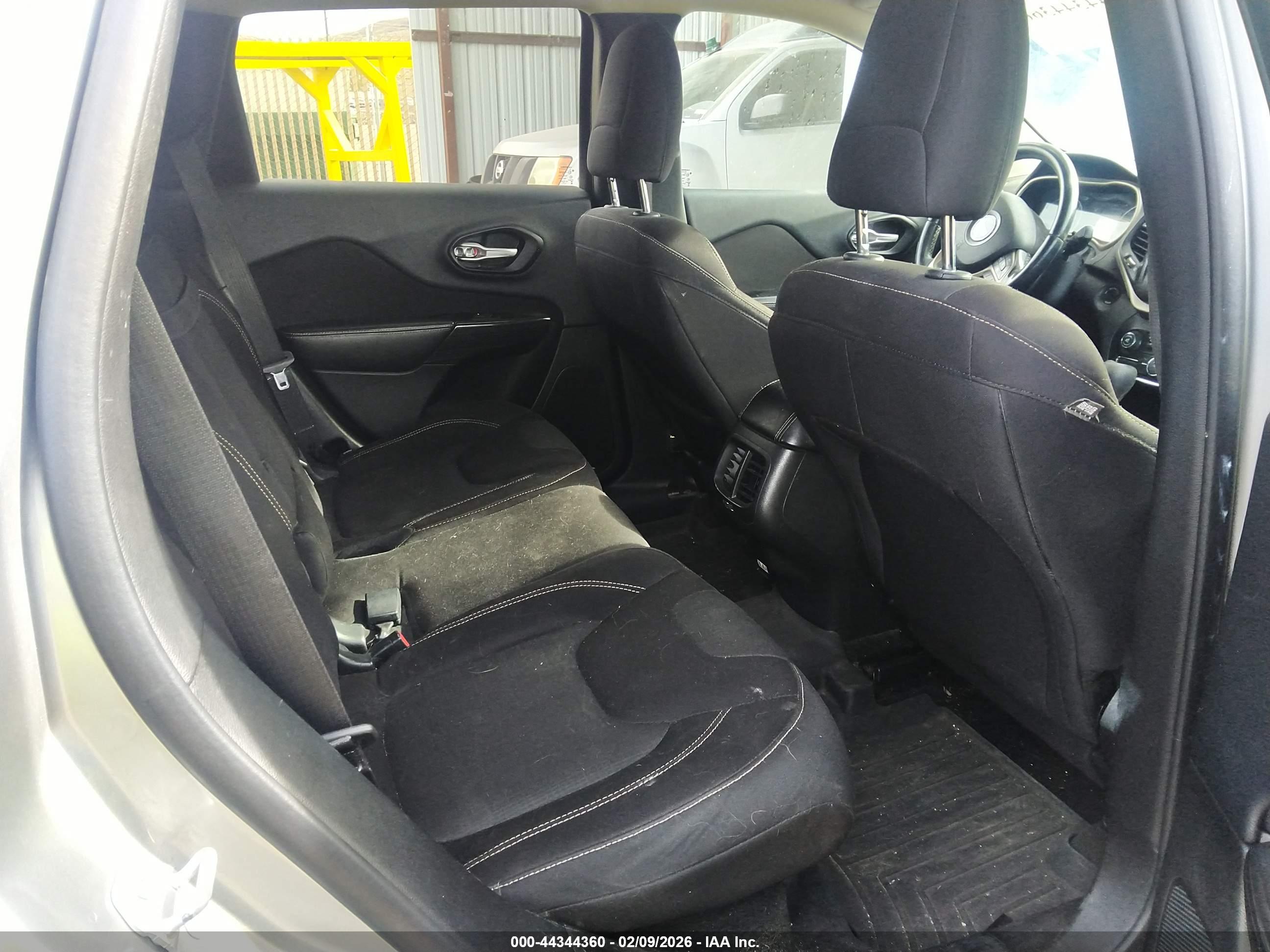 JEEP CHEROKEE image 8