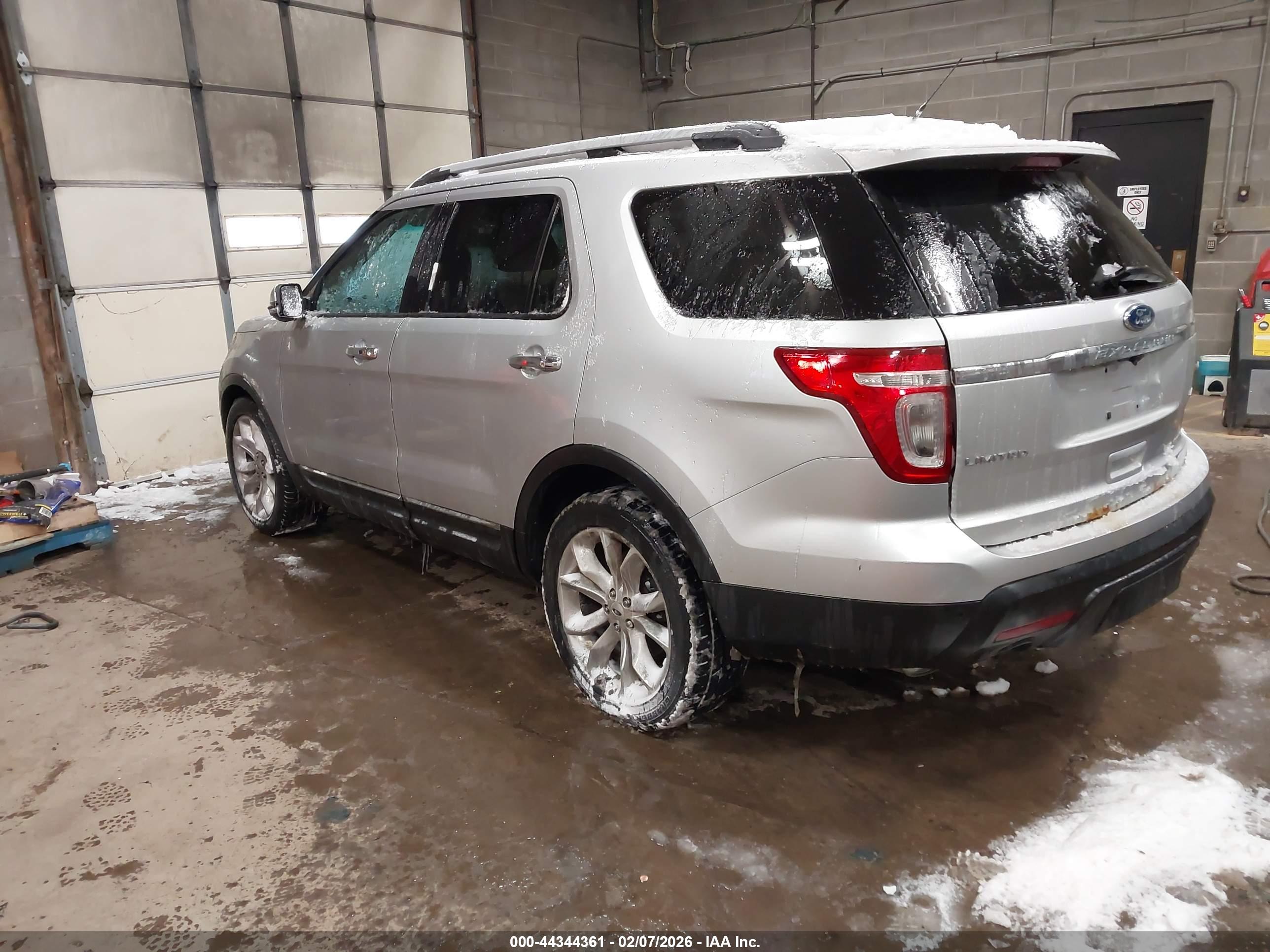 FORD EXPLORER image 3