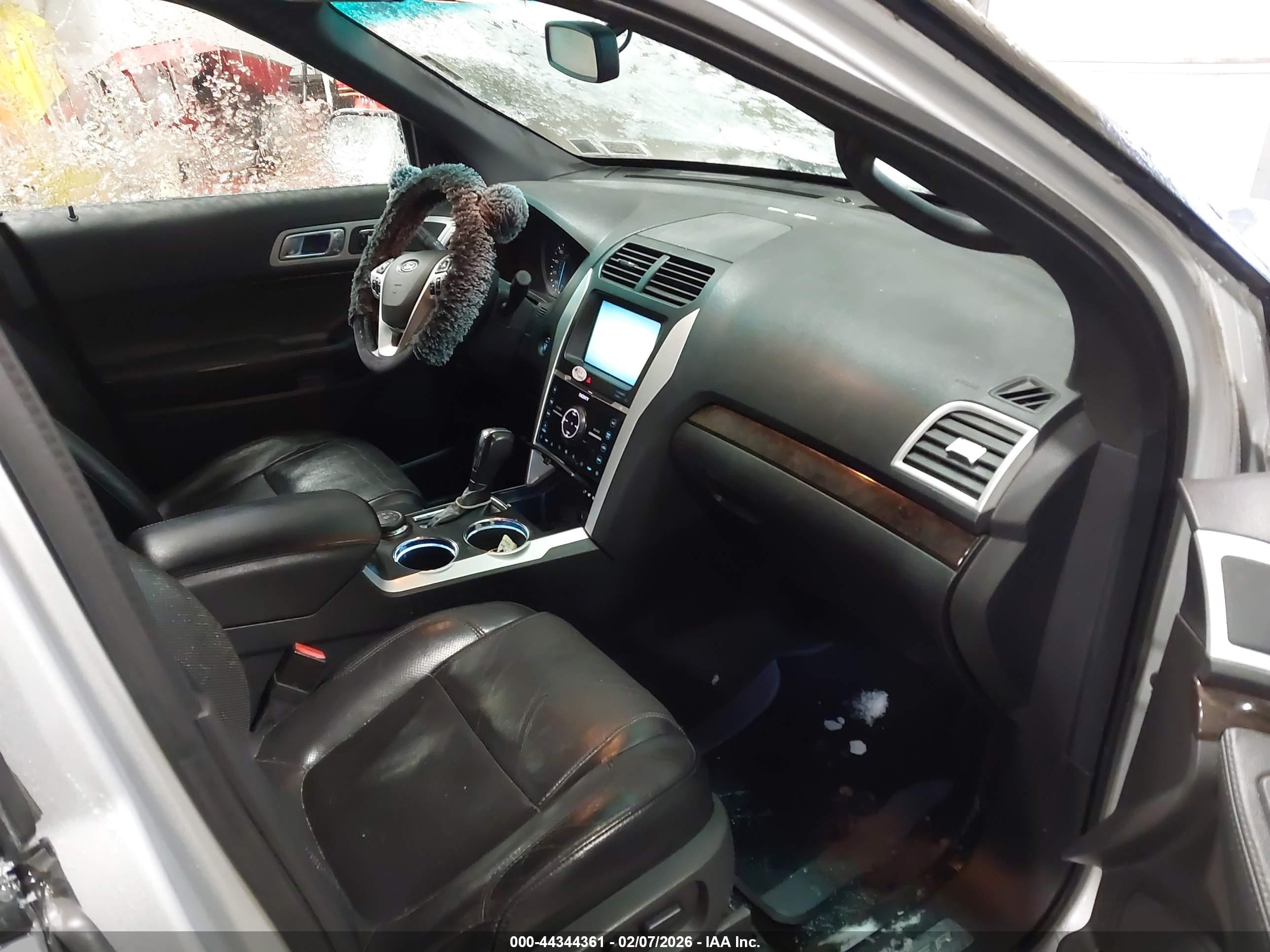 FORD EXPLORER image 5