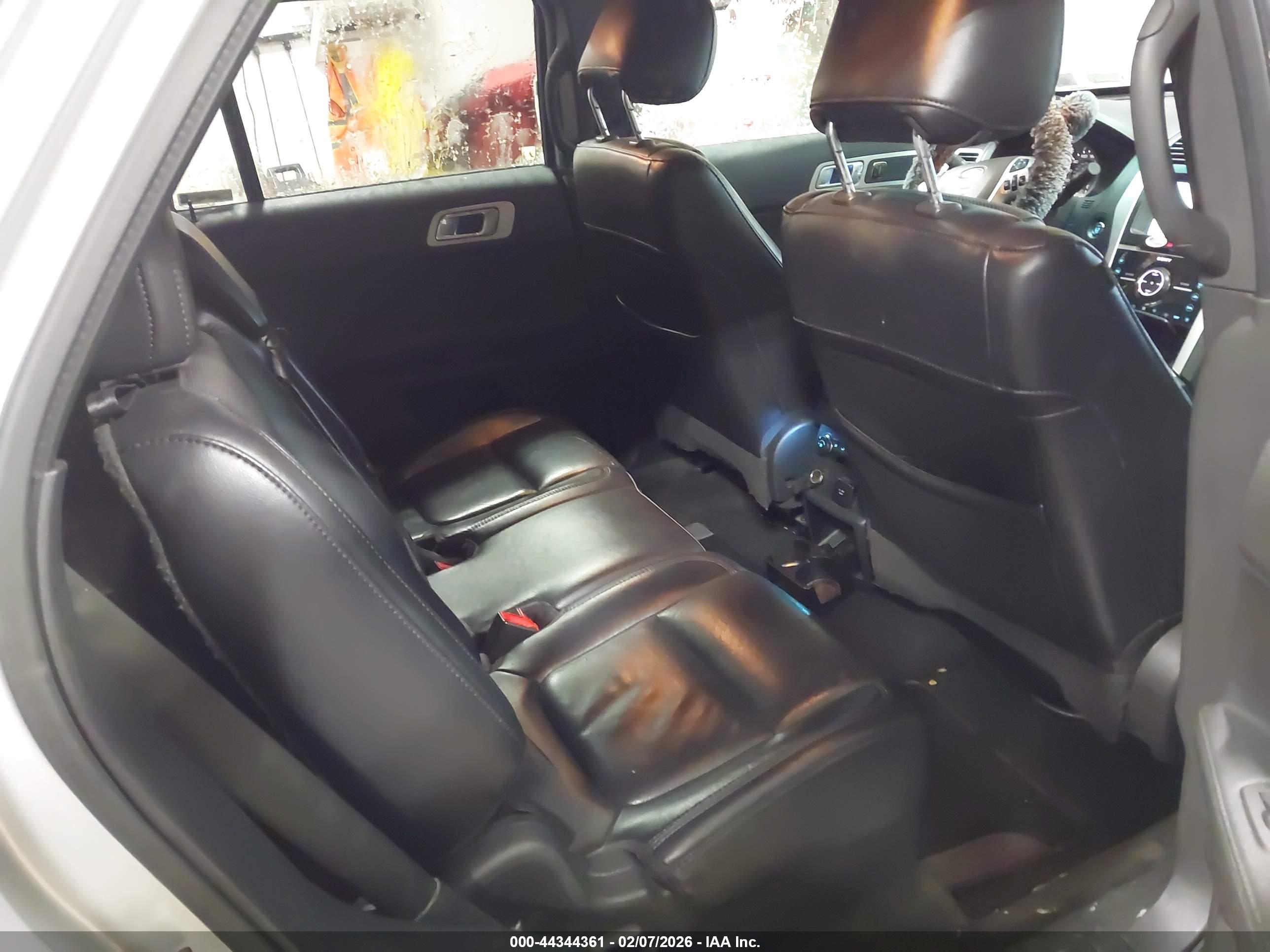 FORD EXPLORER image 8