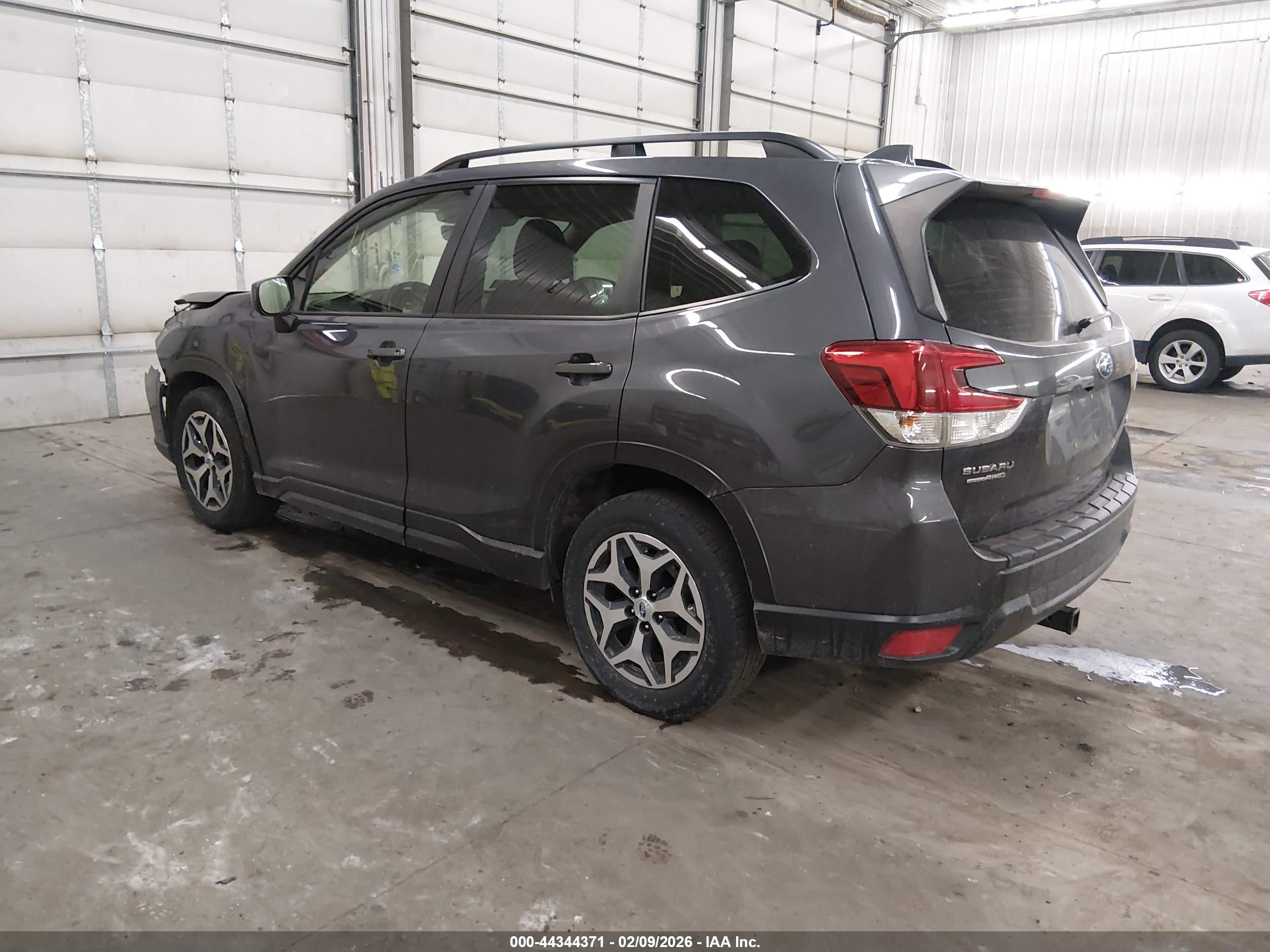 SUBARU FORESTER image 3